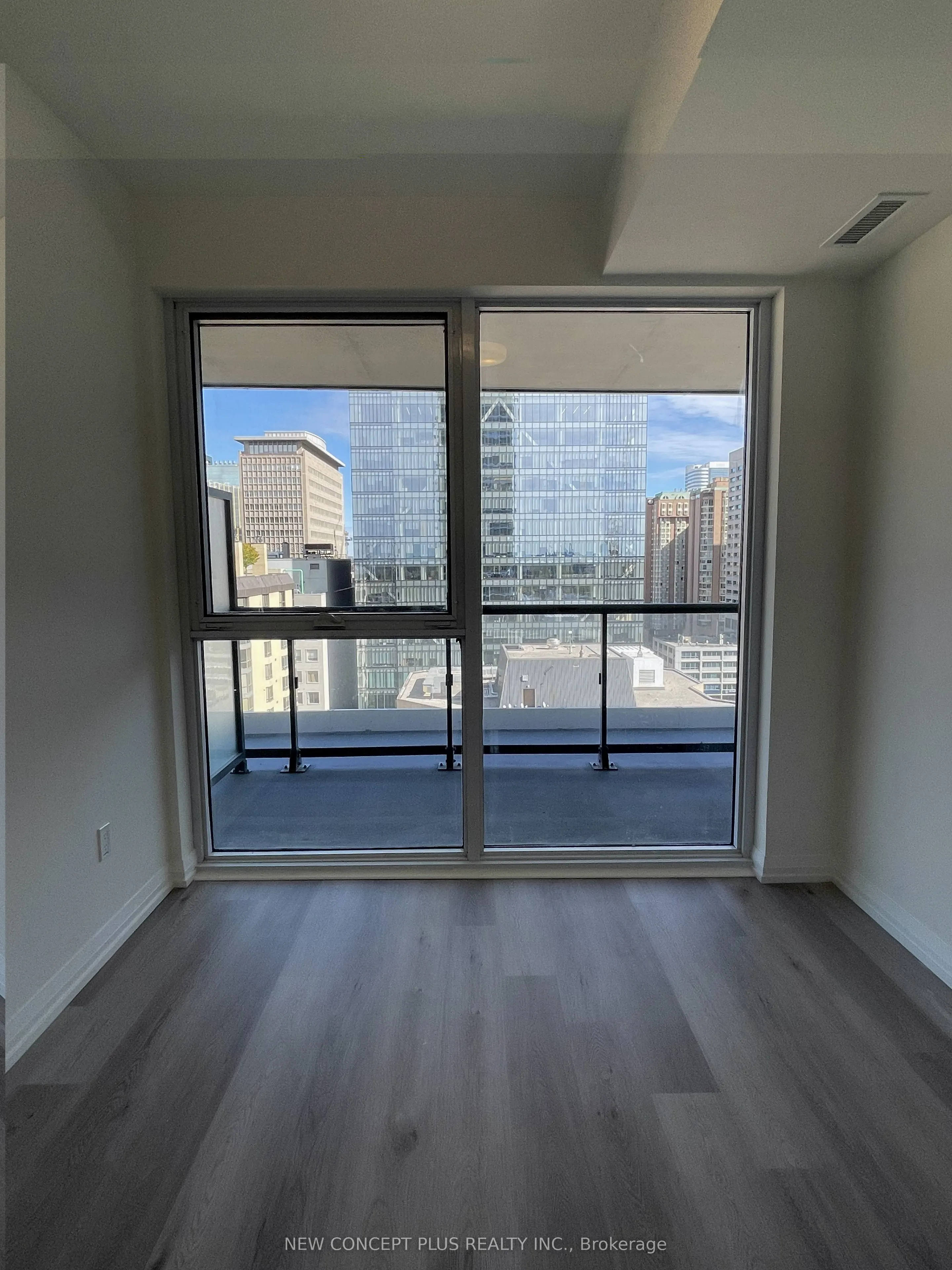 280 Dundas Street W, #1404