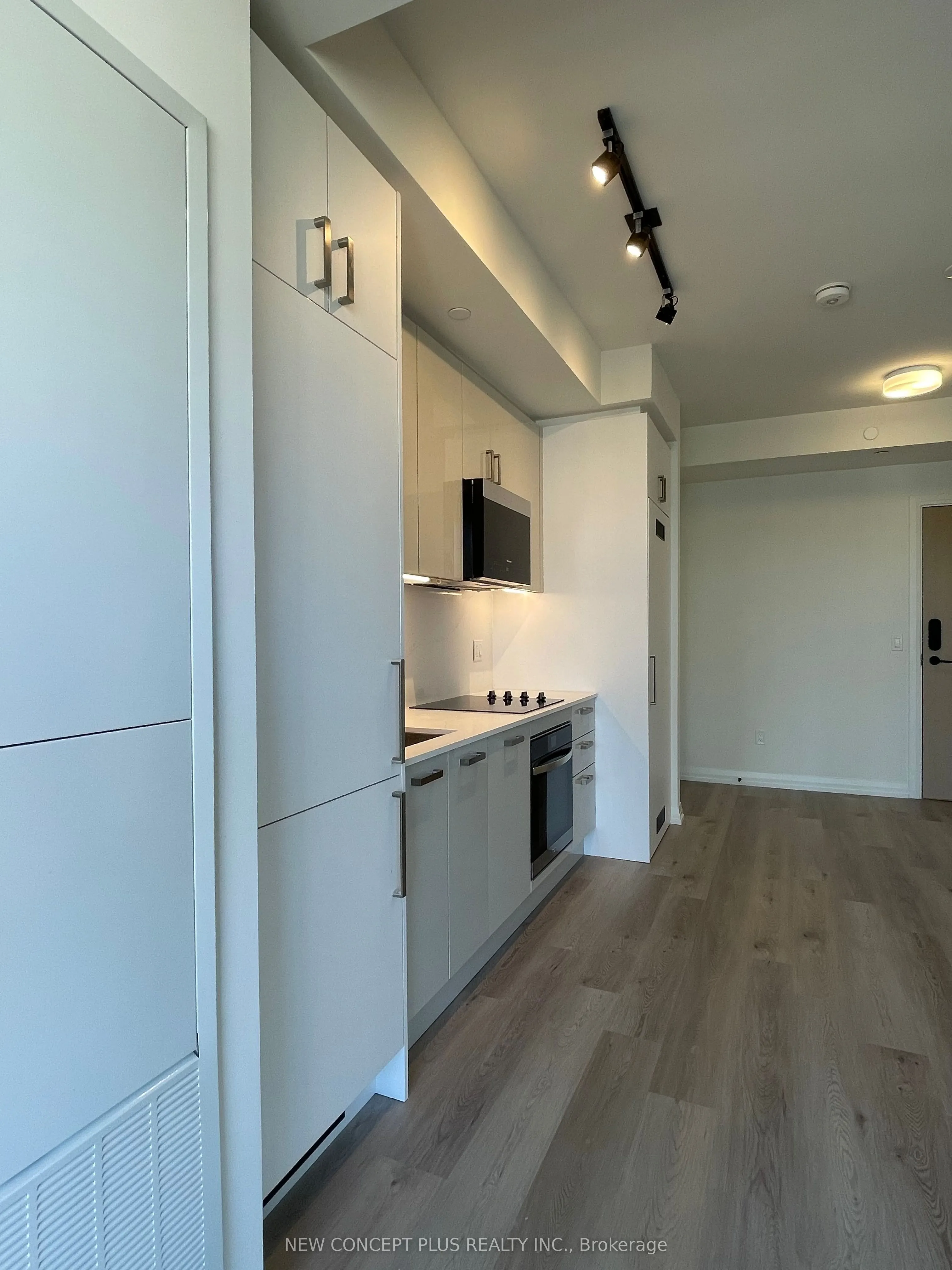 280 Dundas Street W, #1404