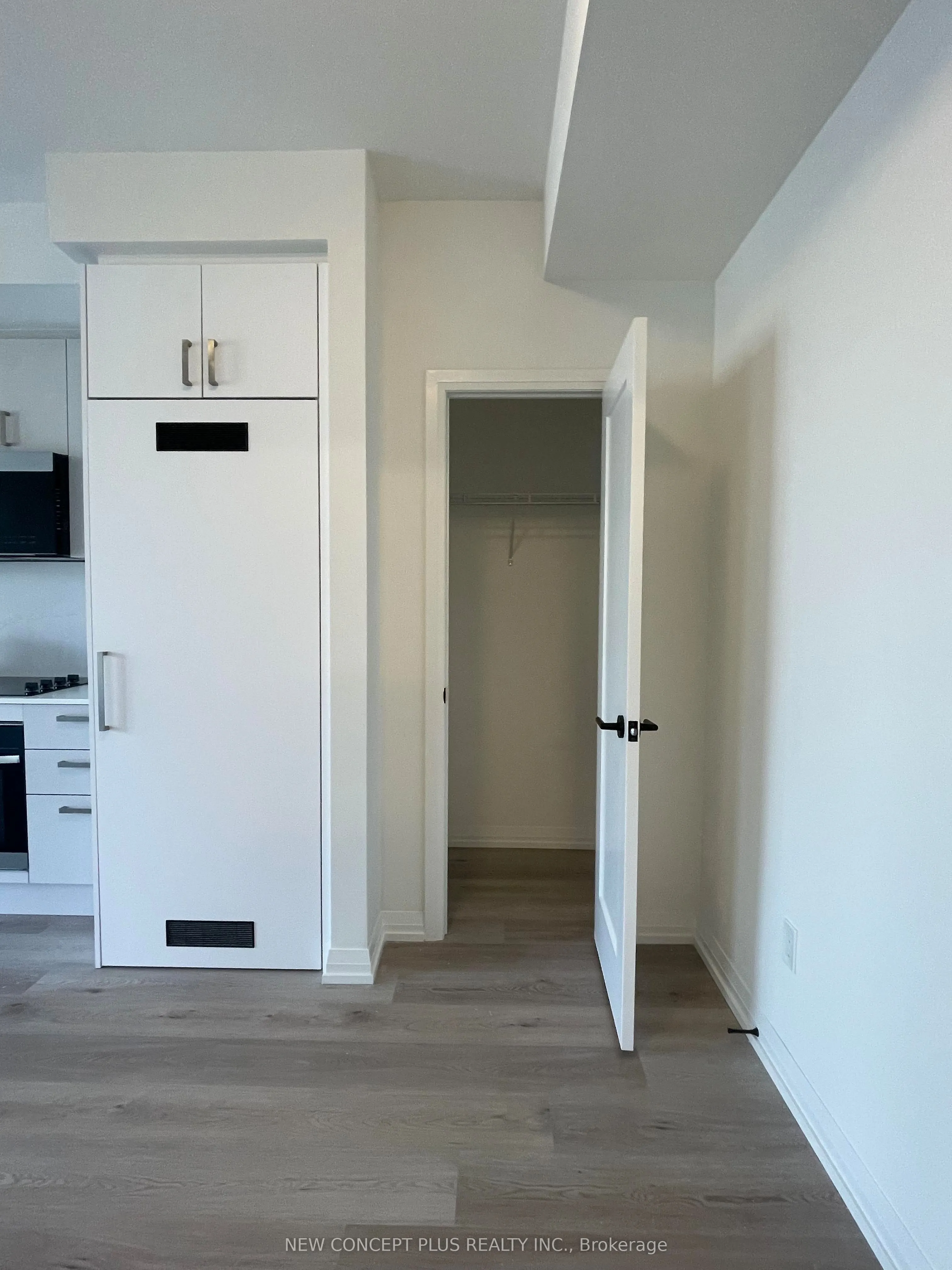 280 Dundas Street W, #1404