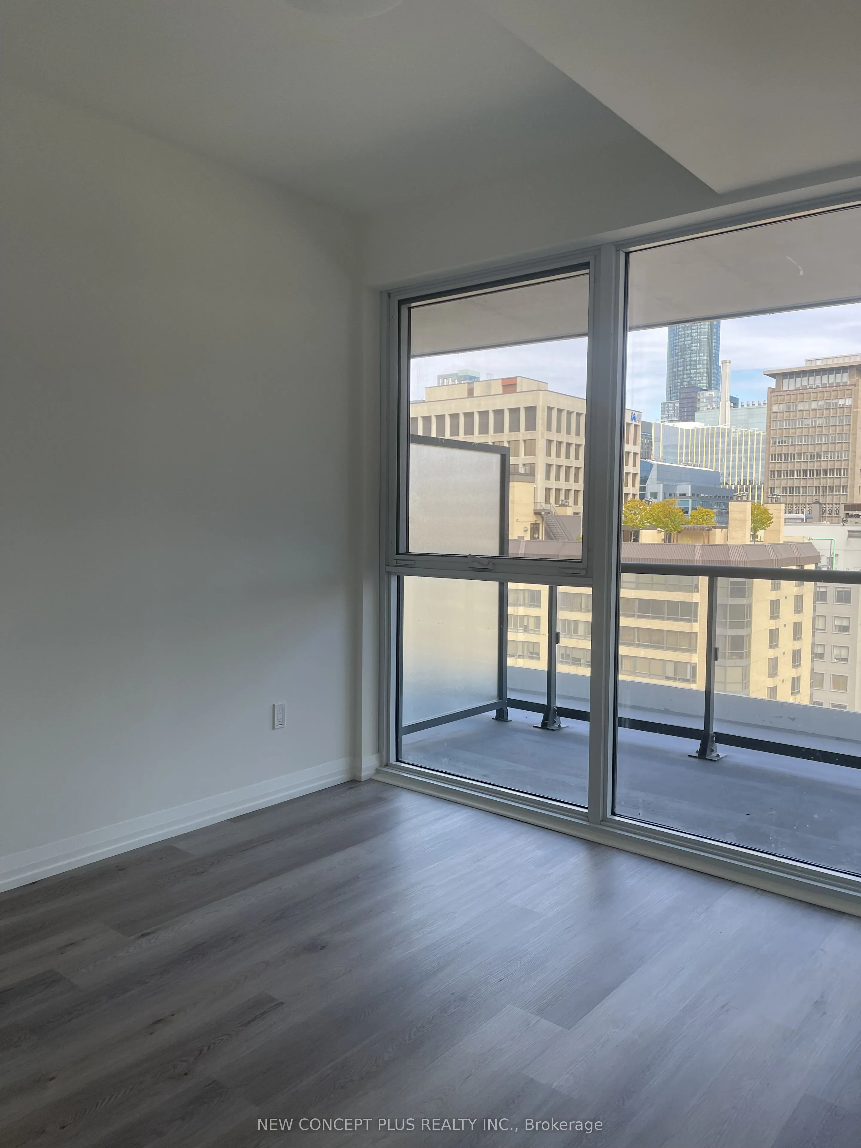 280 Dundas Street W, #1404