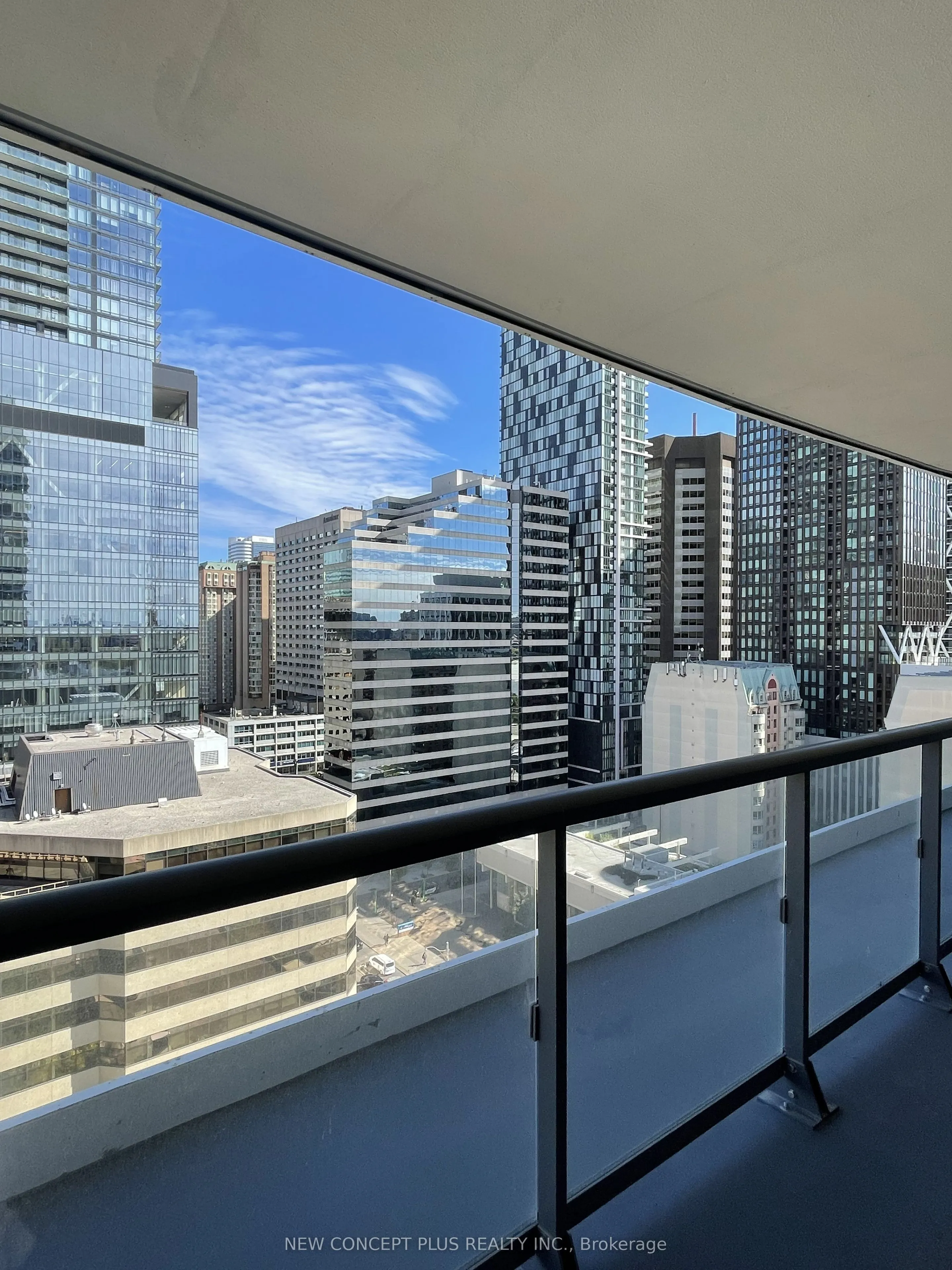280 Dundas Street W, #1404