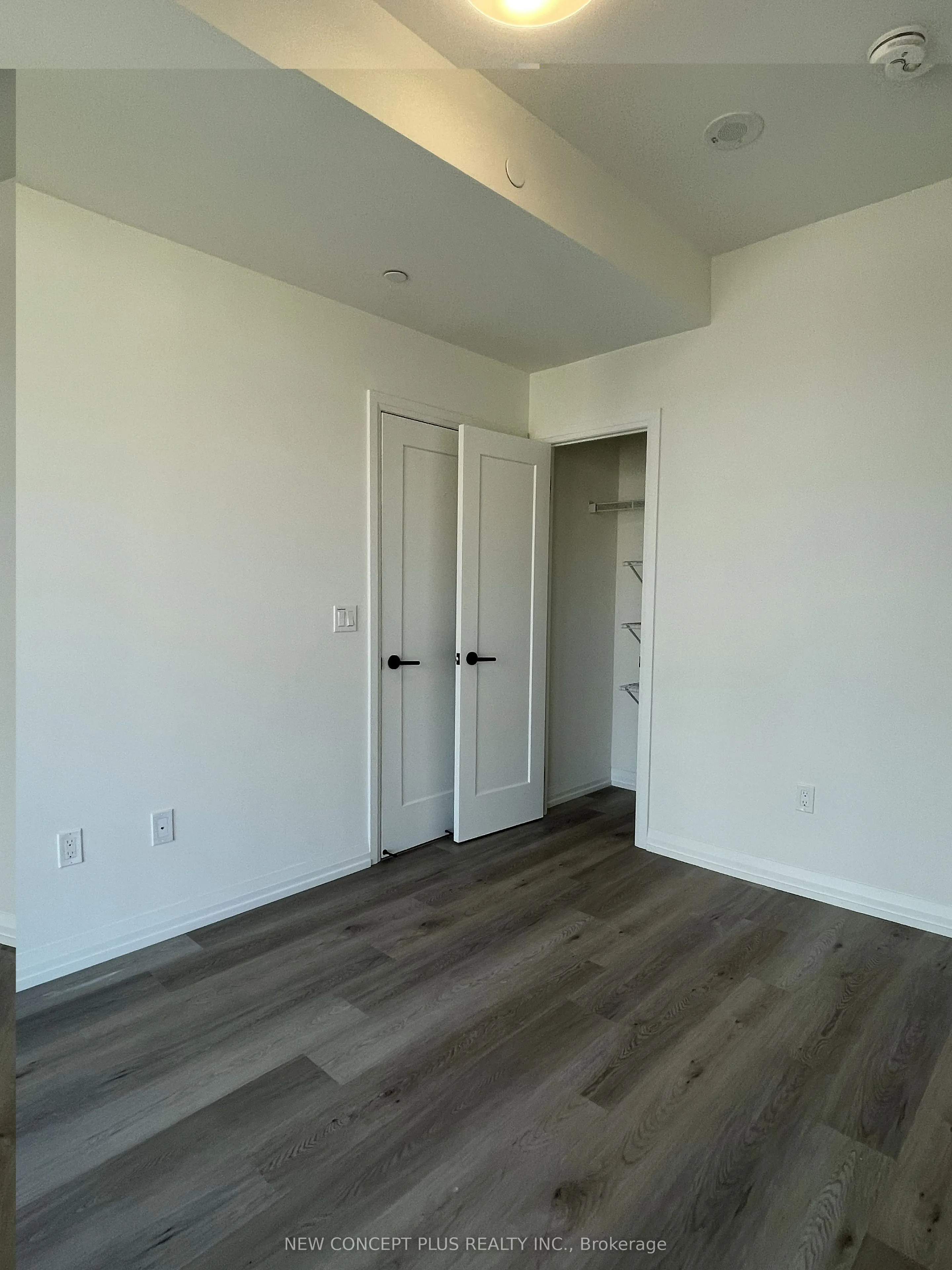 280 Dundas Street W, #1404