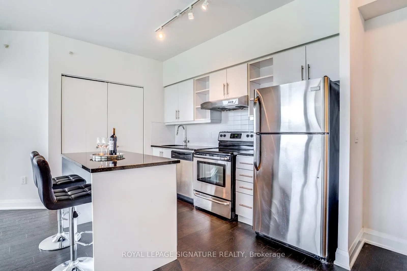 160 Vanderhoof Avenue, #504