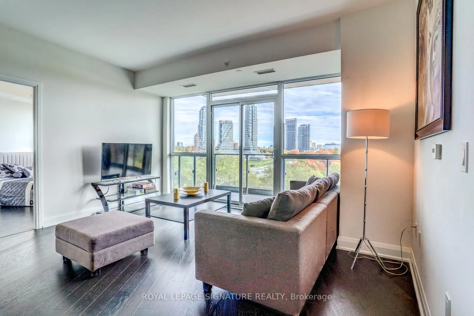 160 Vanderhoof Avenue, #504