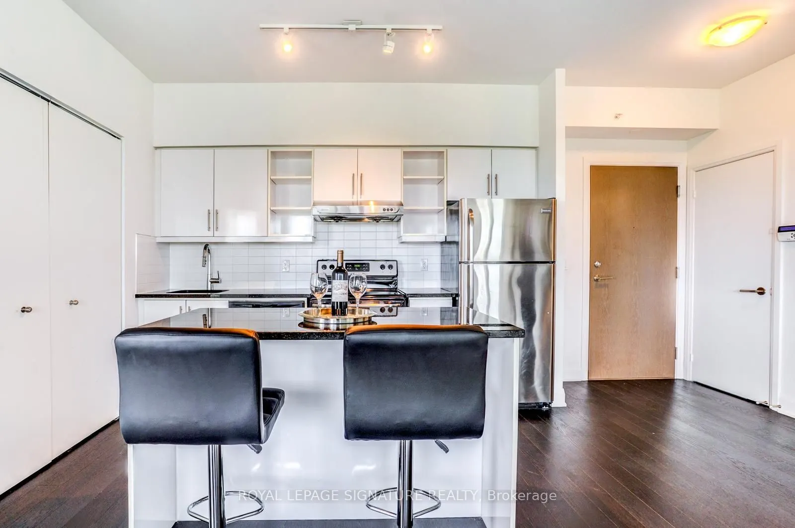 160 Vanderhoof Avenue, #504
