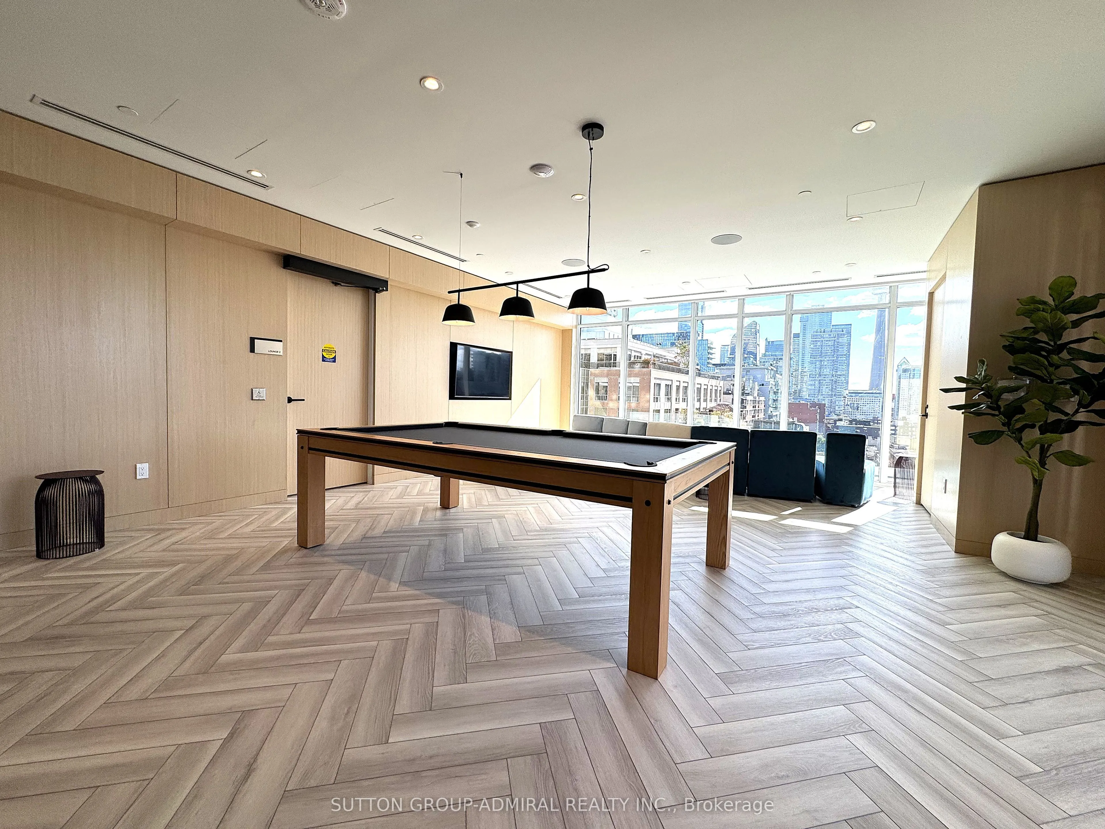 280 Dundas Street W, #1505