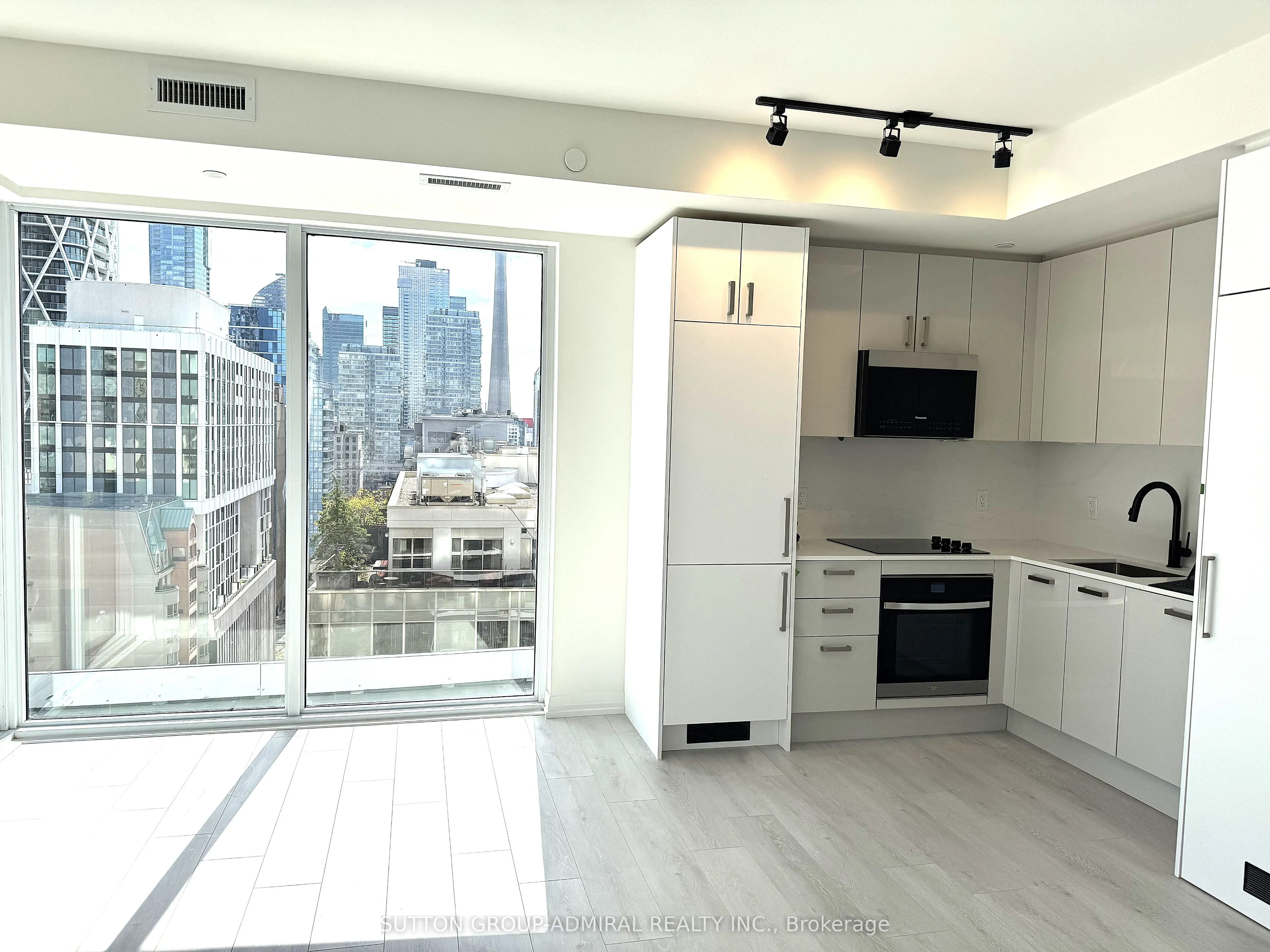 280 Dundas Street W, #1505
