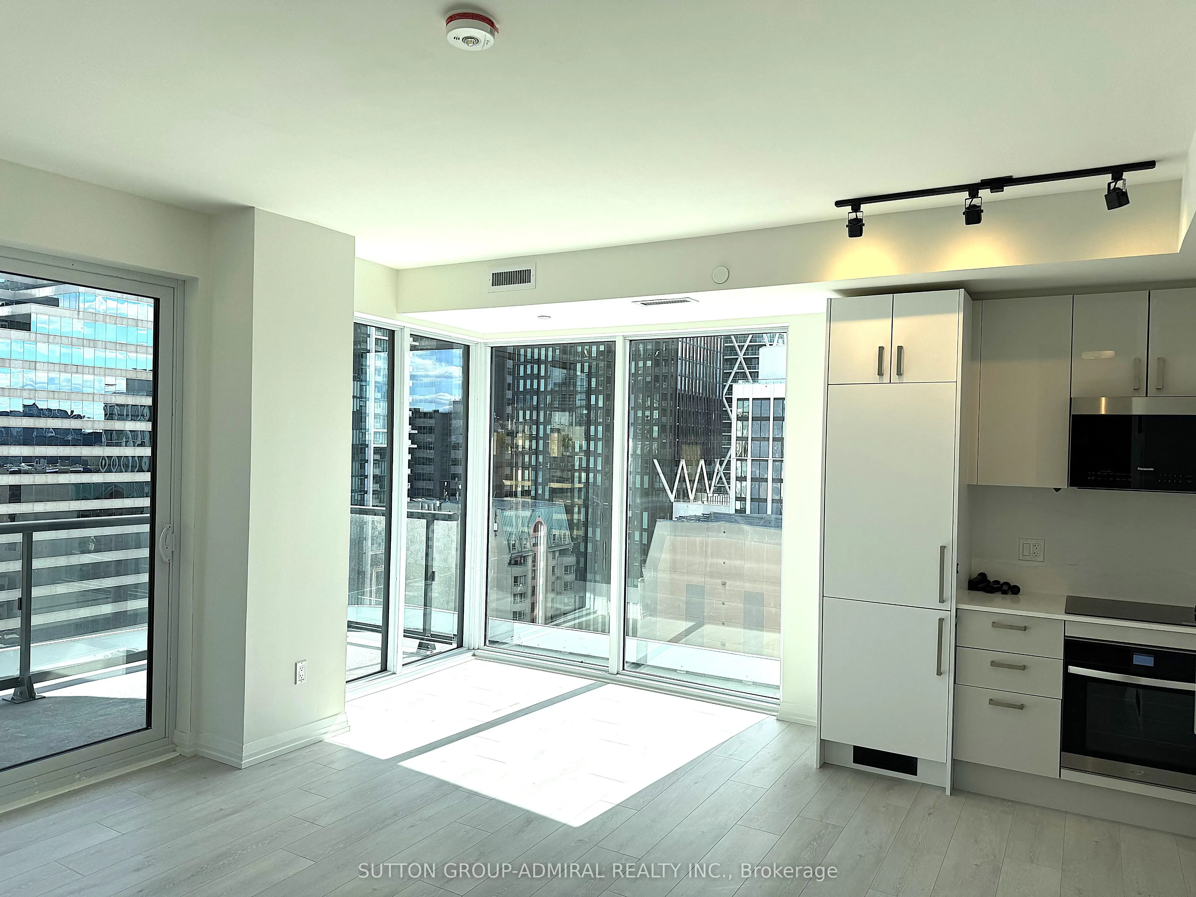 280 Dundas Street W, #1505