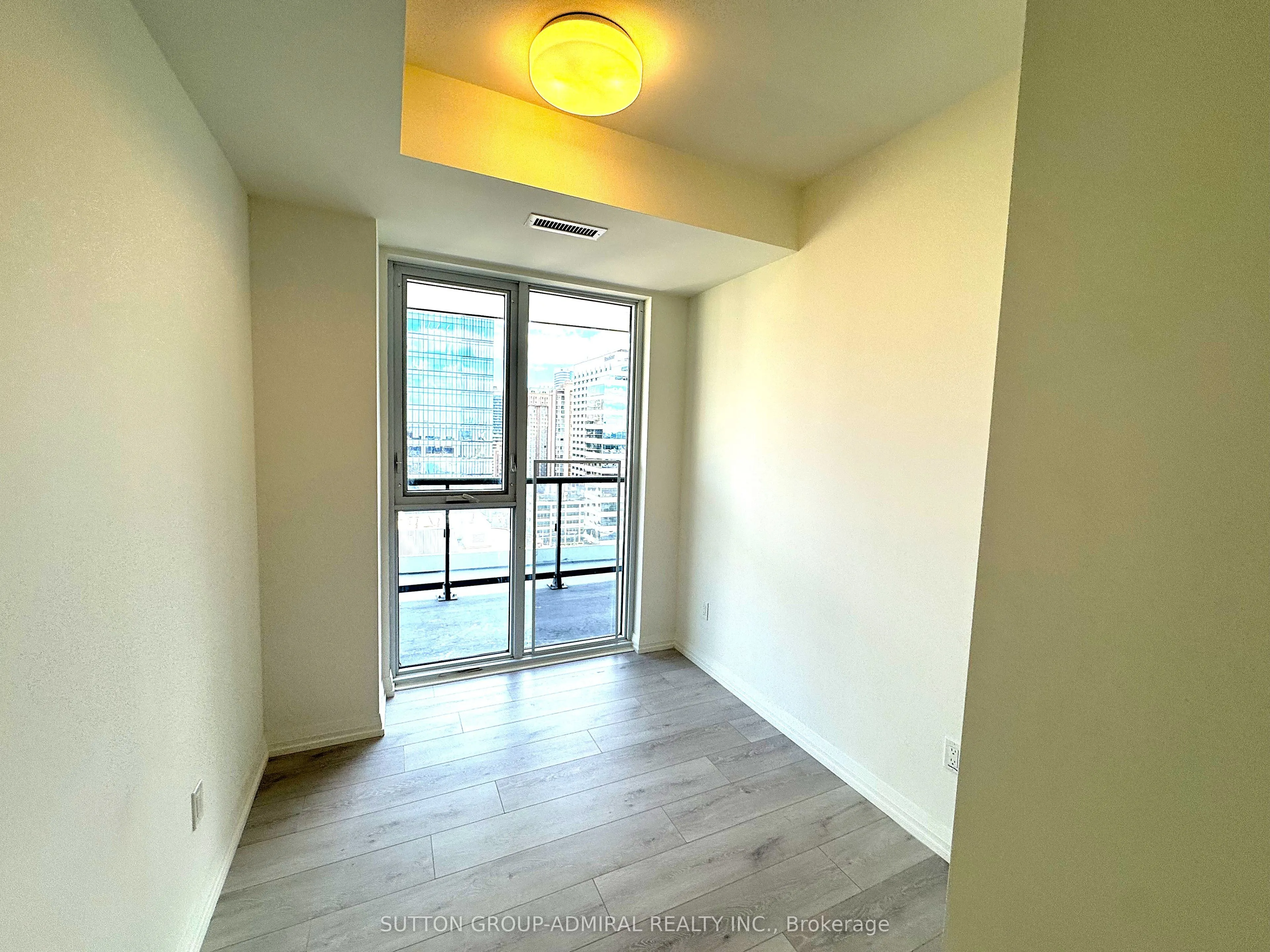 280 Dundas Street W, #1505