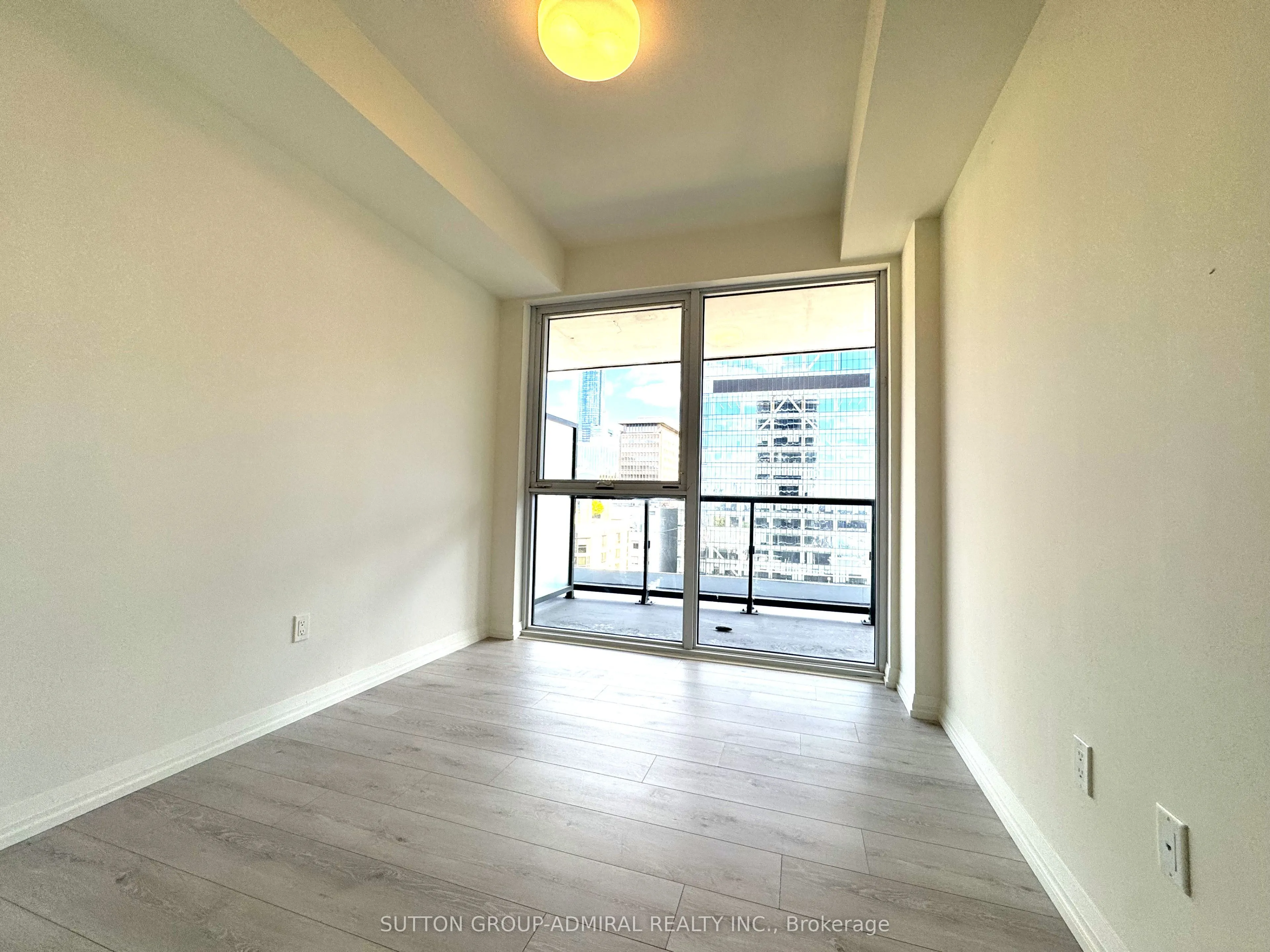 280 Dundas Street W, #1505
