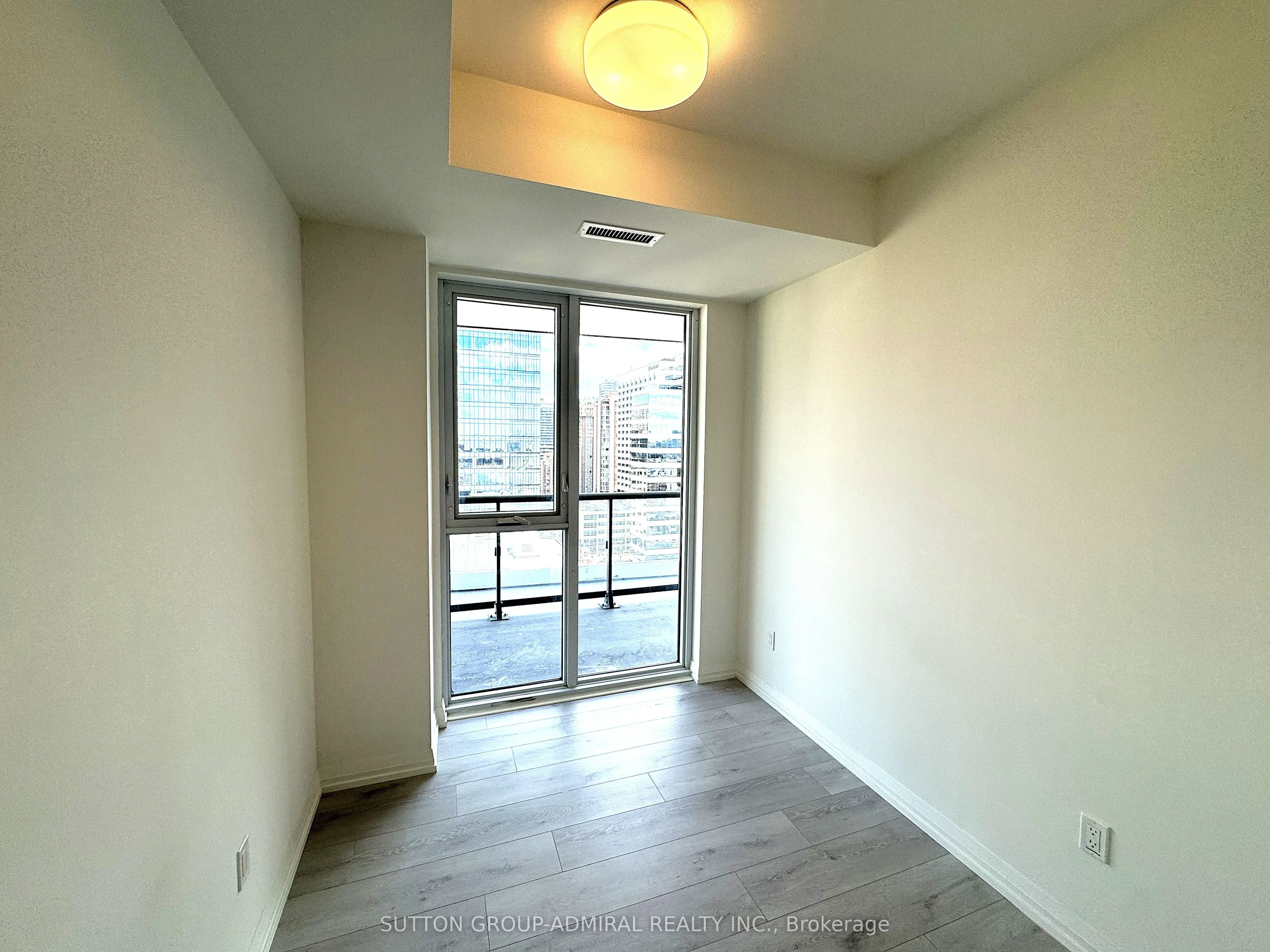 280 Dundas Street W, #1505