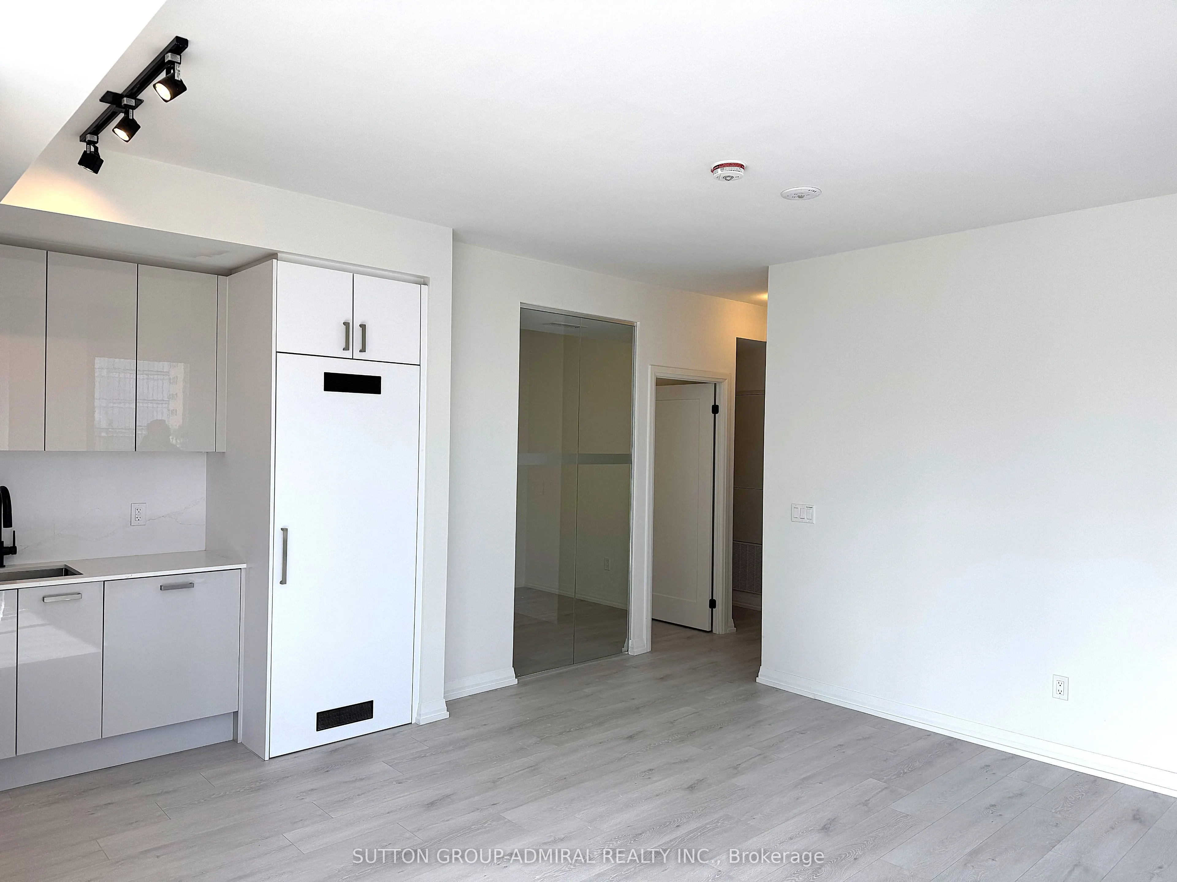 280 Dundas Street W, #1505