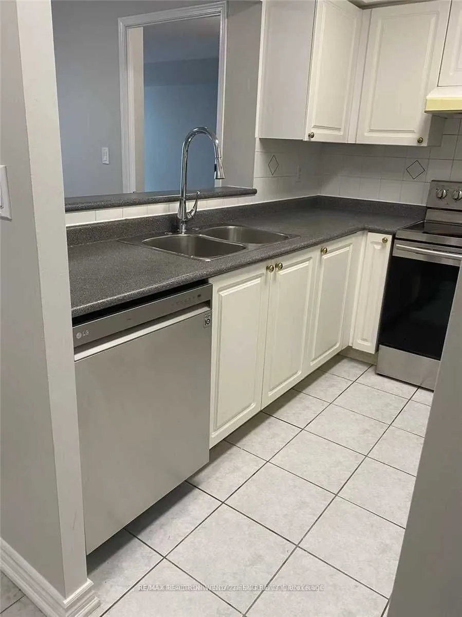 39 Pemberton Avenue, #1002