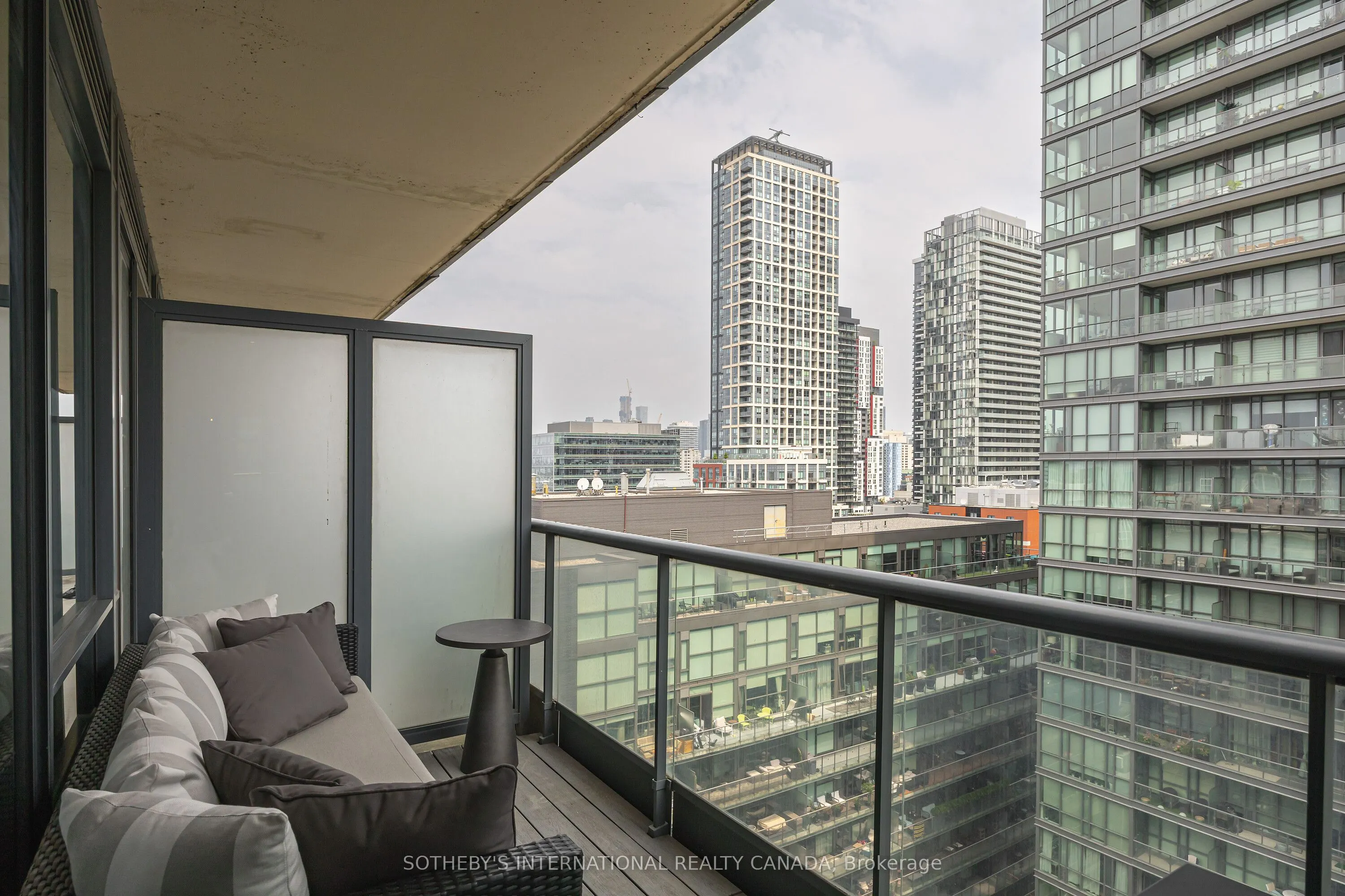 438 King Street W, #1901