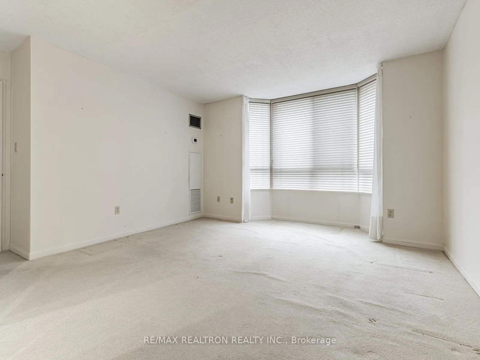 5444 Yonge Street, #703