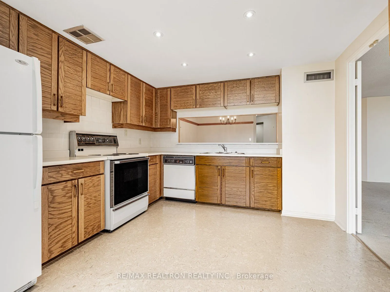 5444 Yonge Street, #703