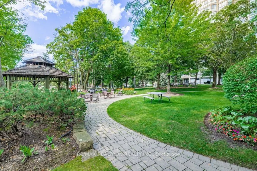 5444 Yonge Street, #703