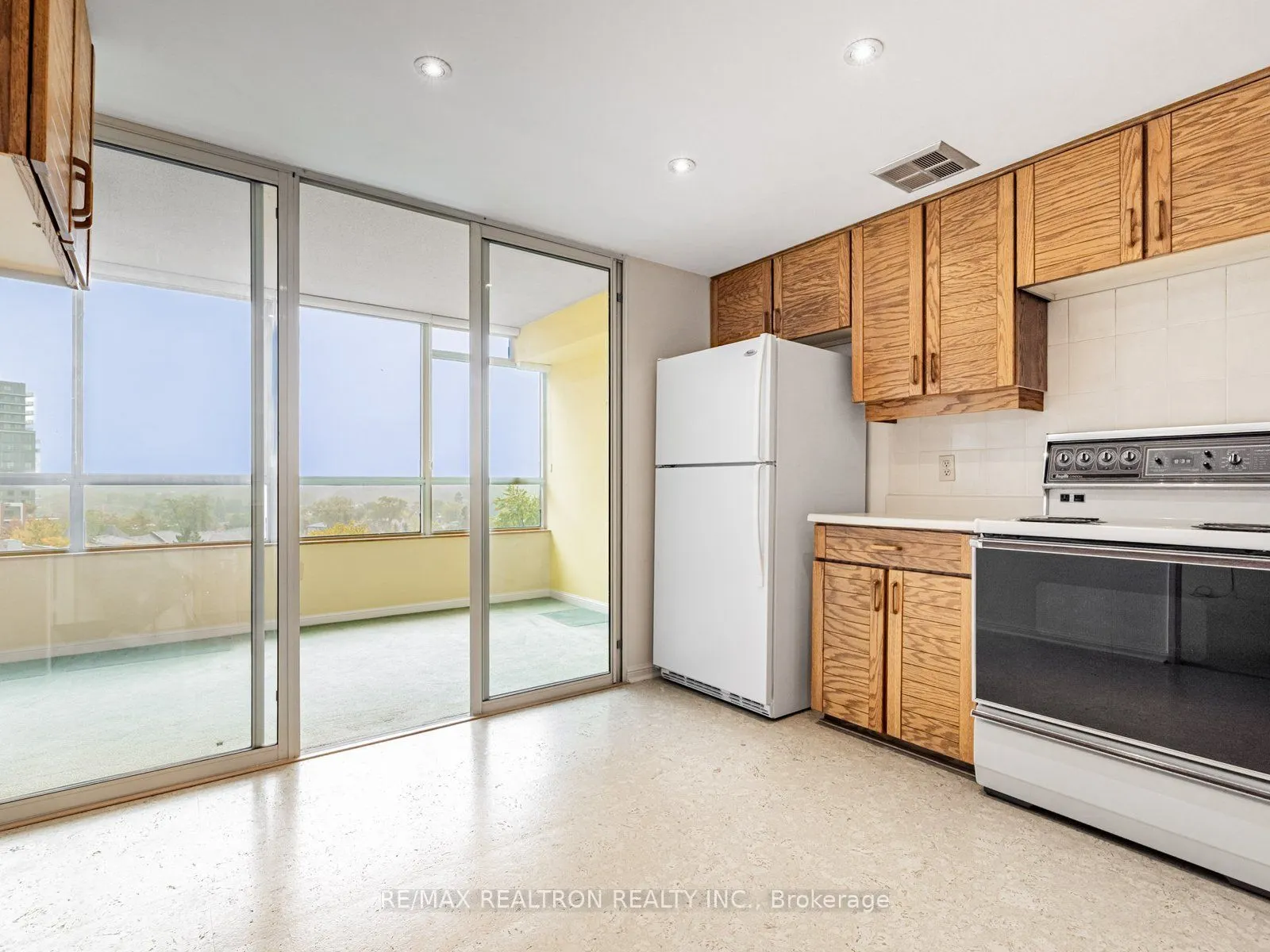 5444 Yonge Street, #703