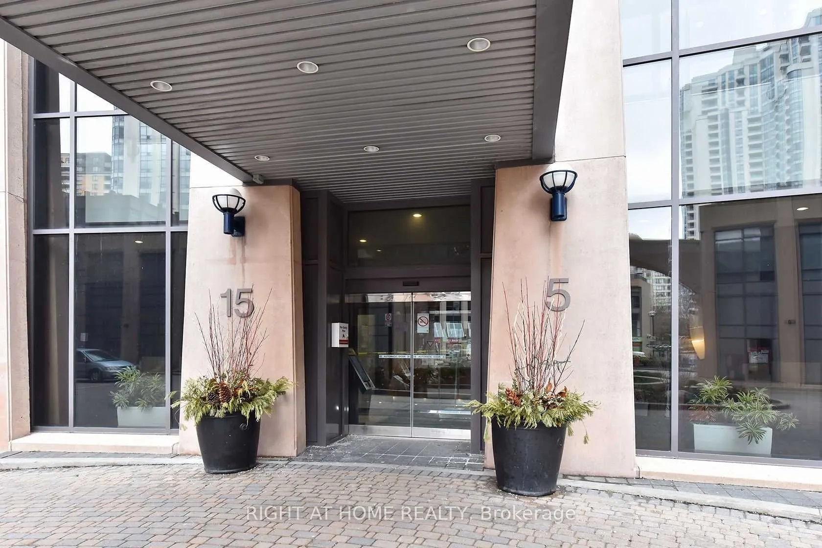 15 Northtown Way, #715
