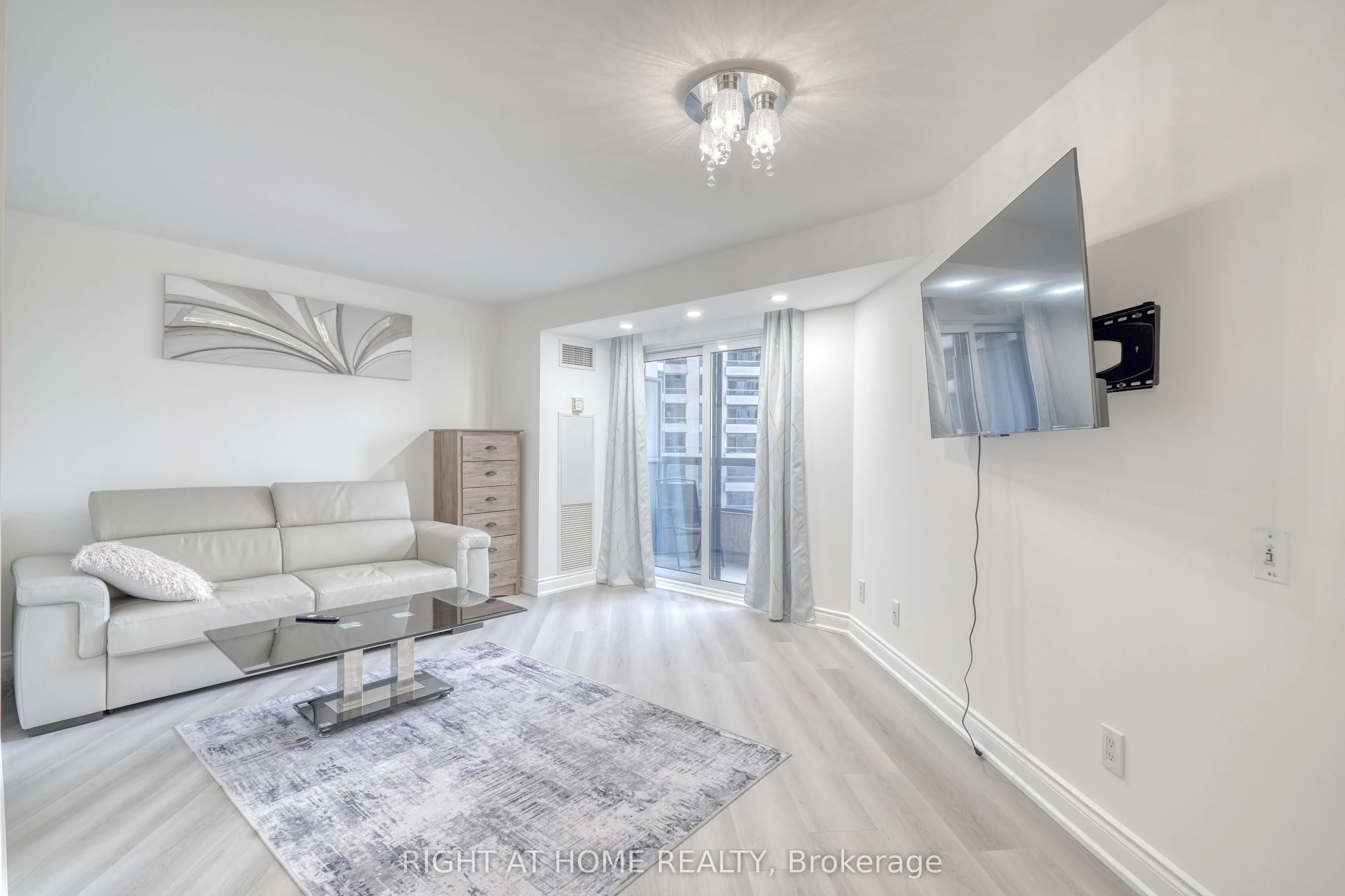 15 Northtown Way, #715