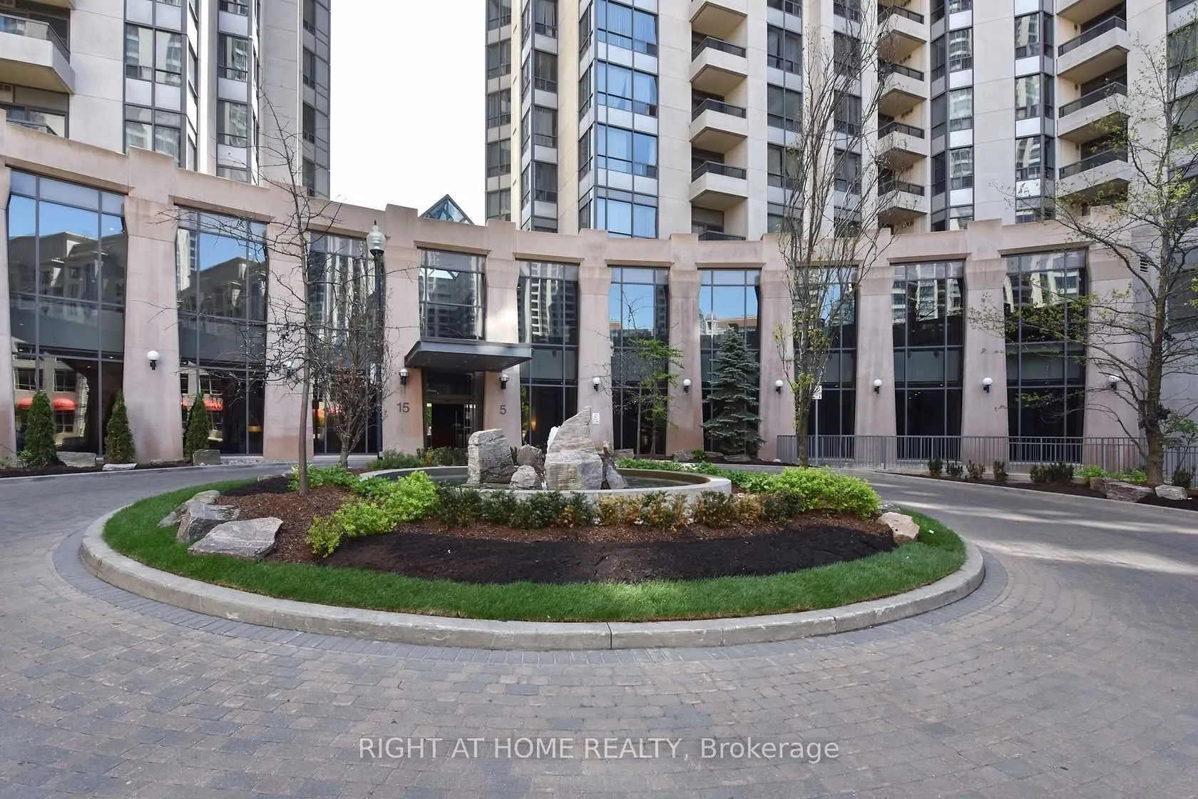 15 Northtown Way, #715
