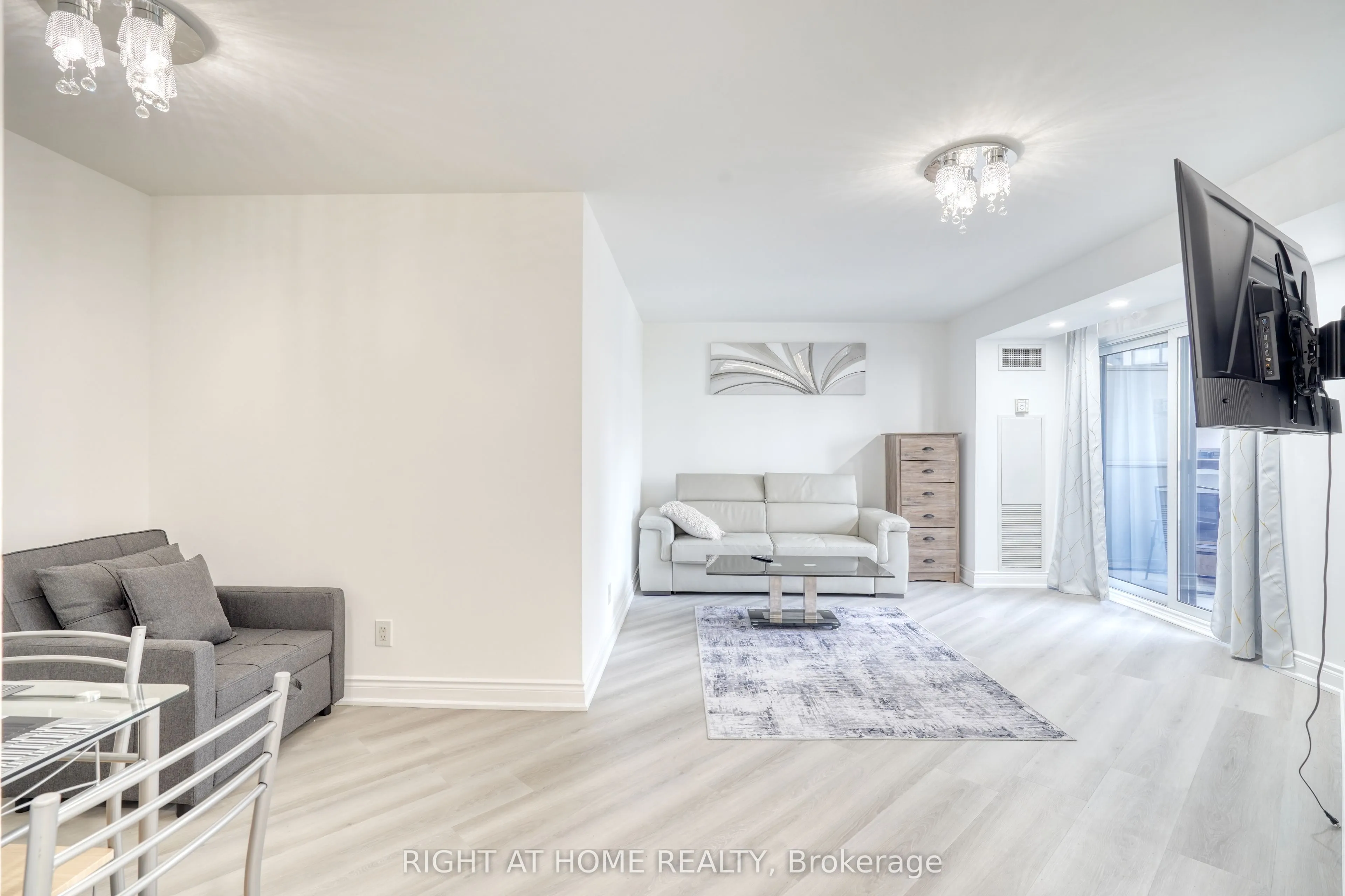 15 Northtown Way, #715