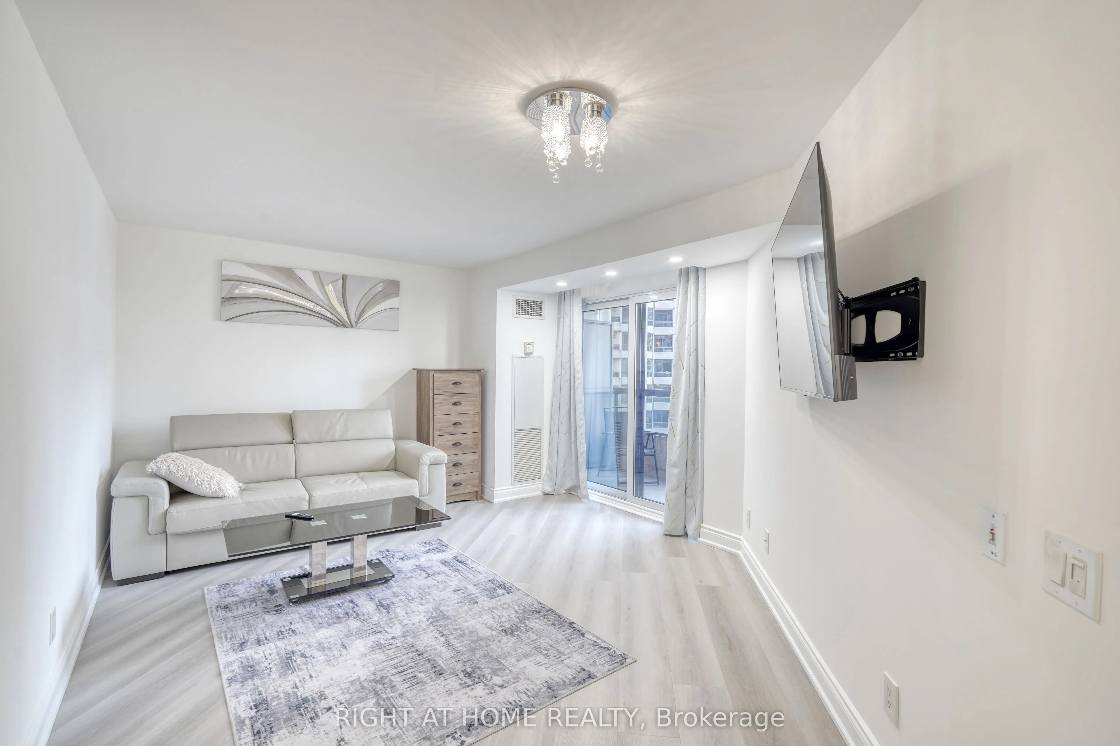 15 Northtown Way, #715