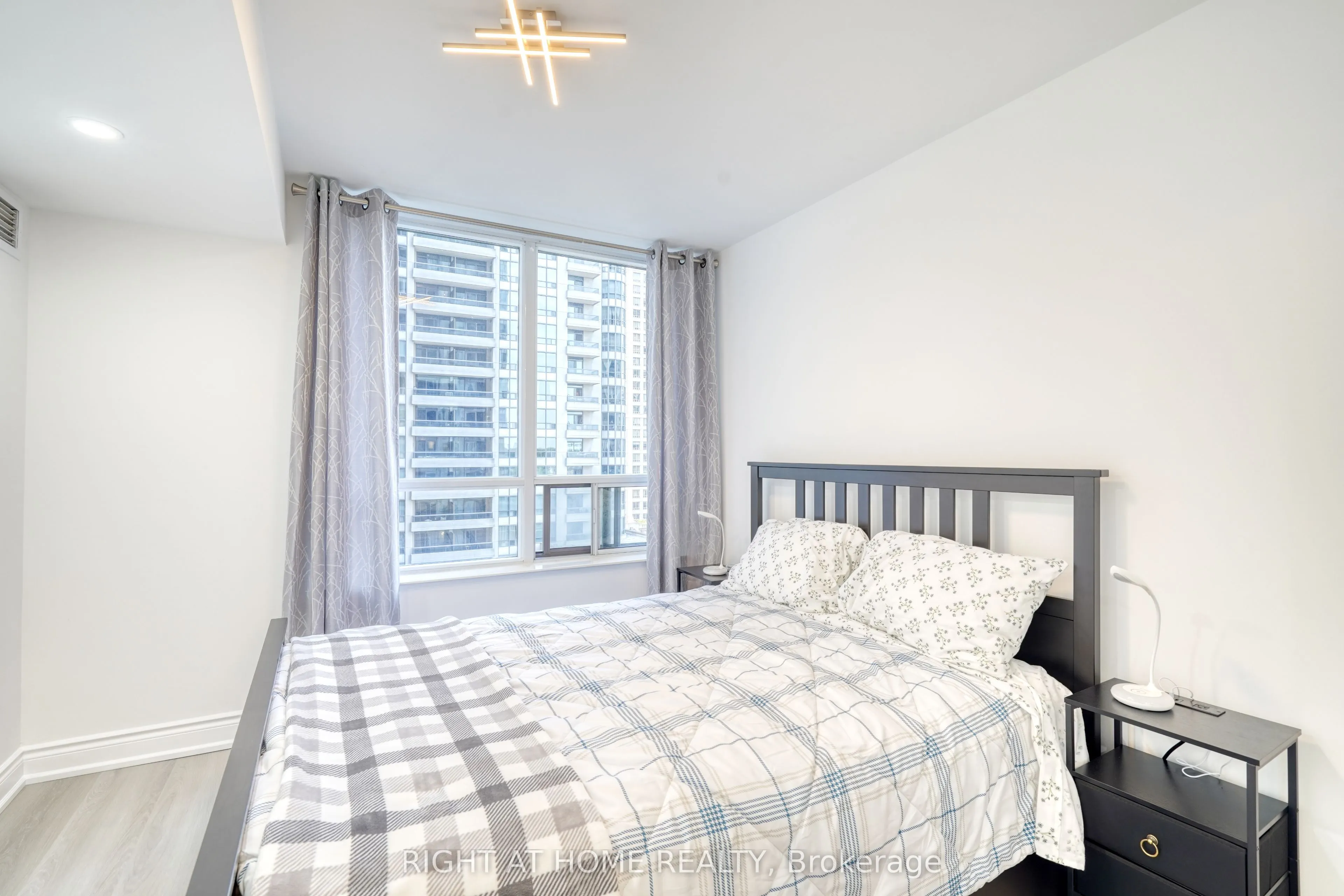 15 Northtown Way, #715