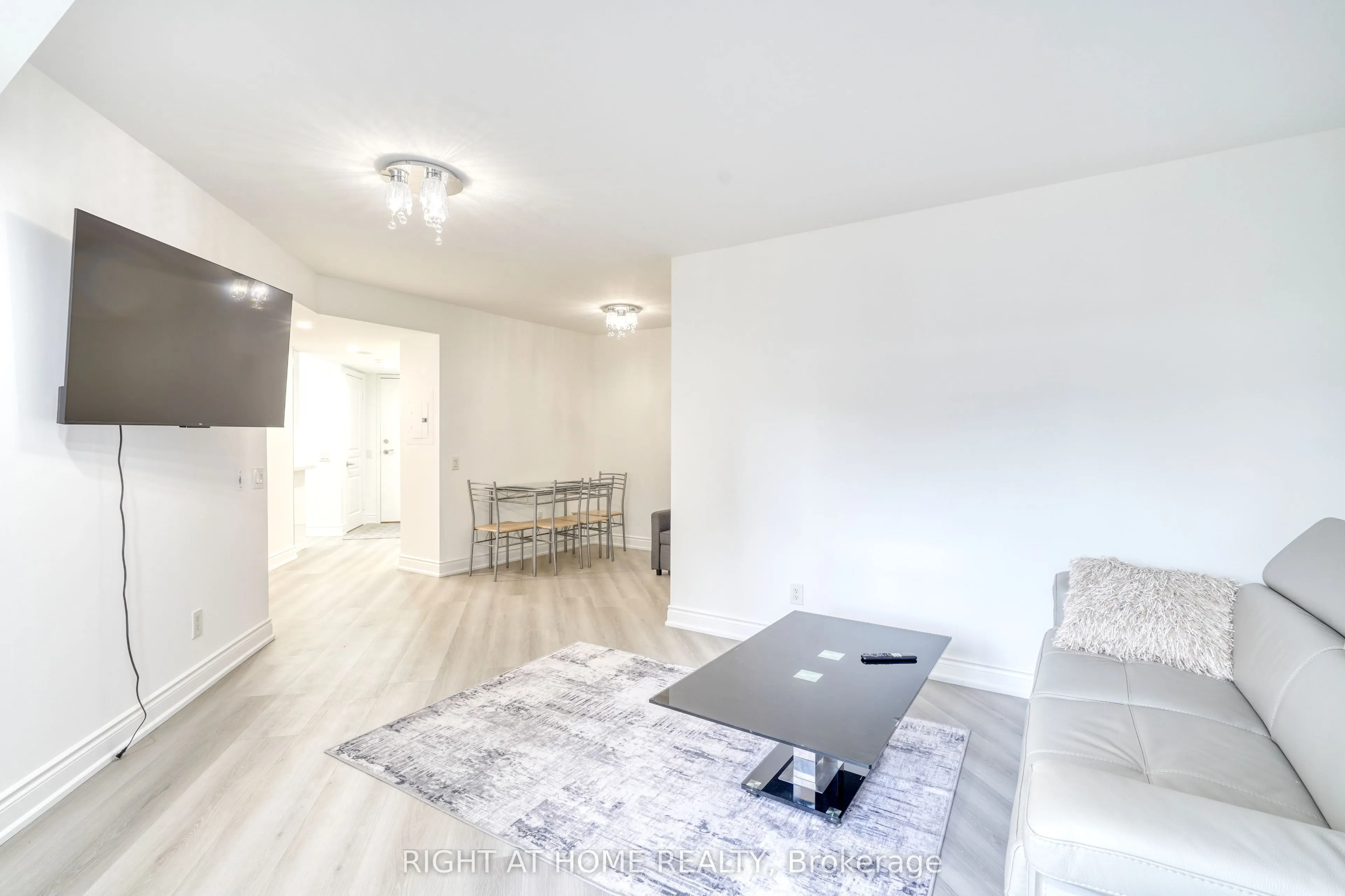 15 Northtown Way, #715