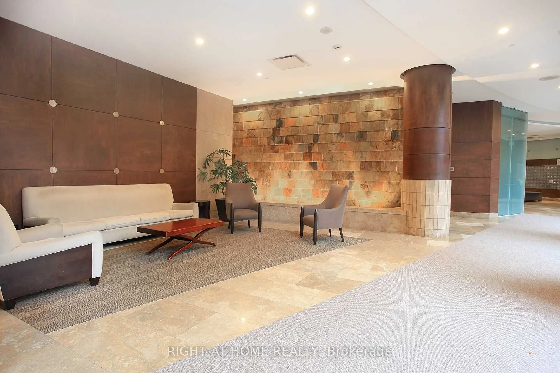 15 Northtown Way, #715