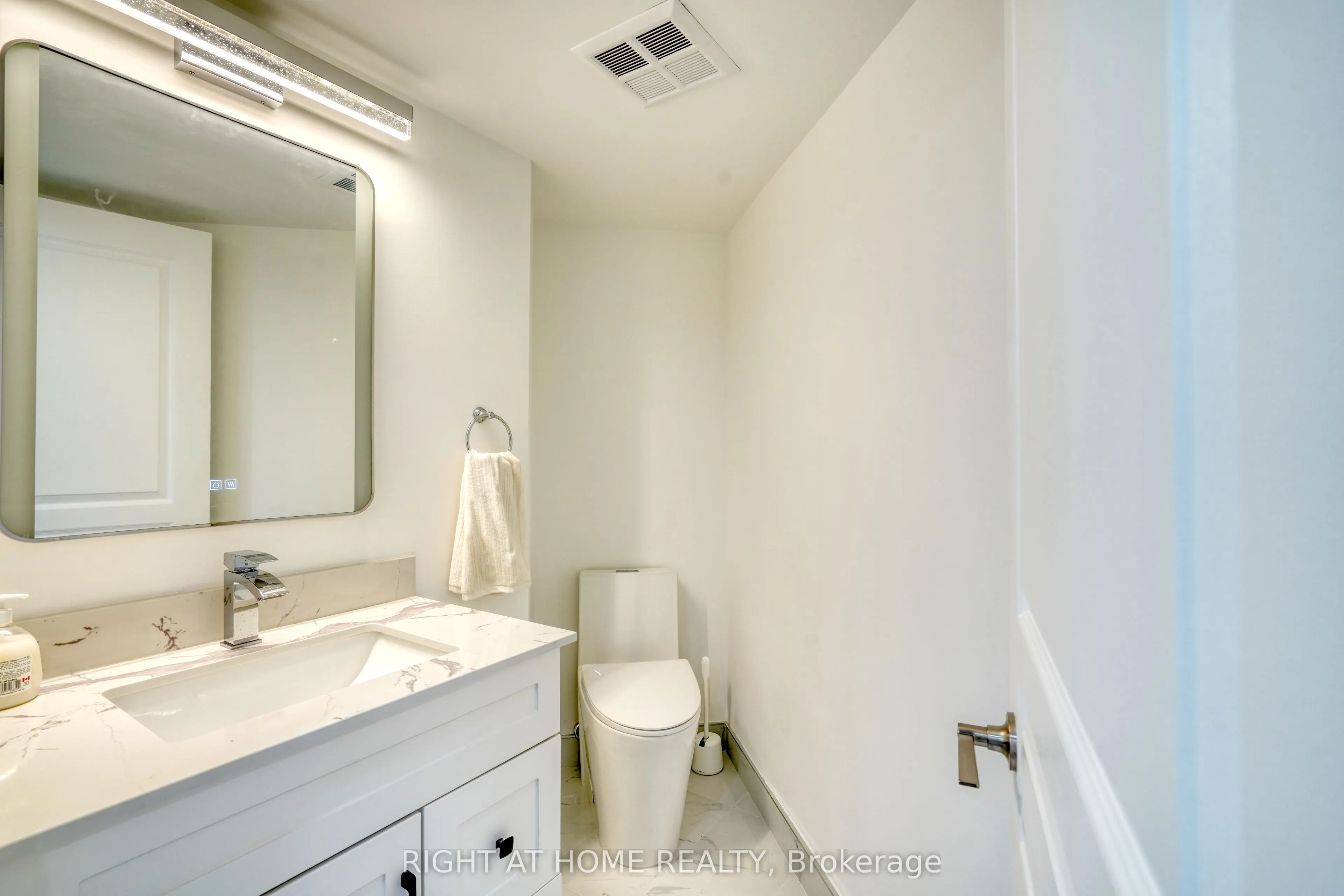 15 Northtown Way, #715