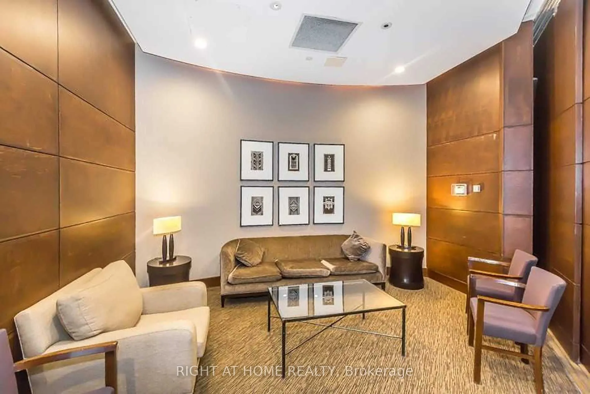 15 Northtown Way, #715