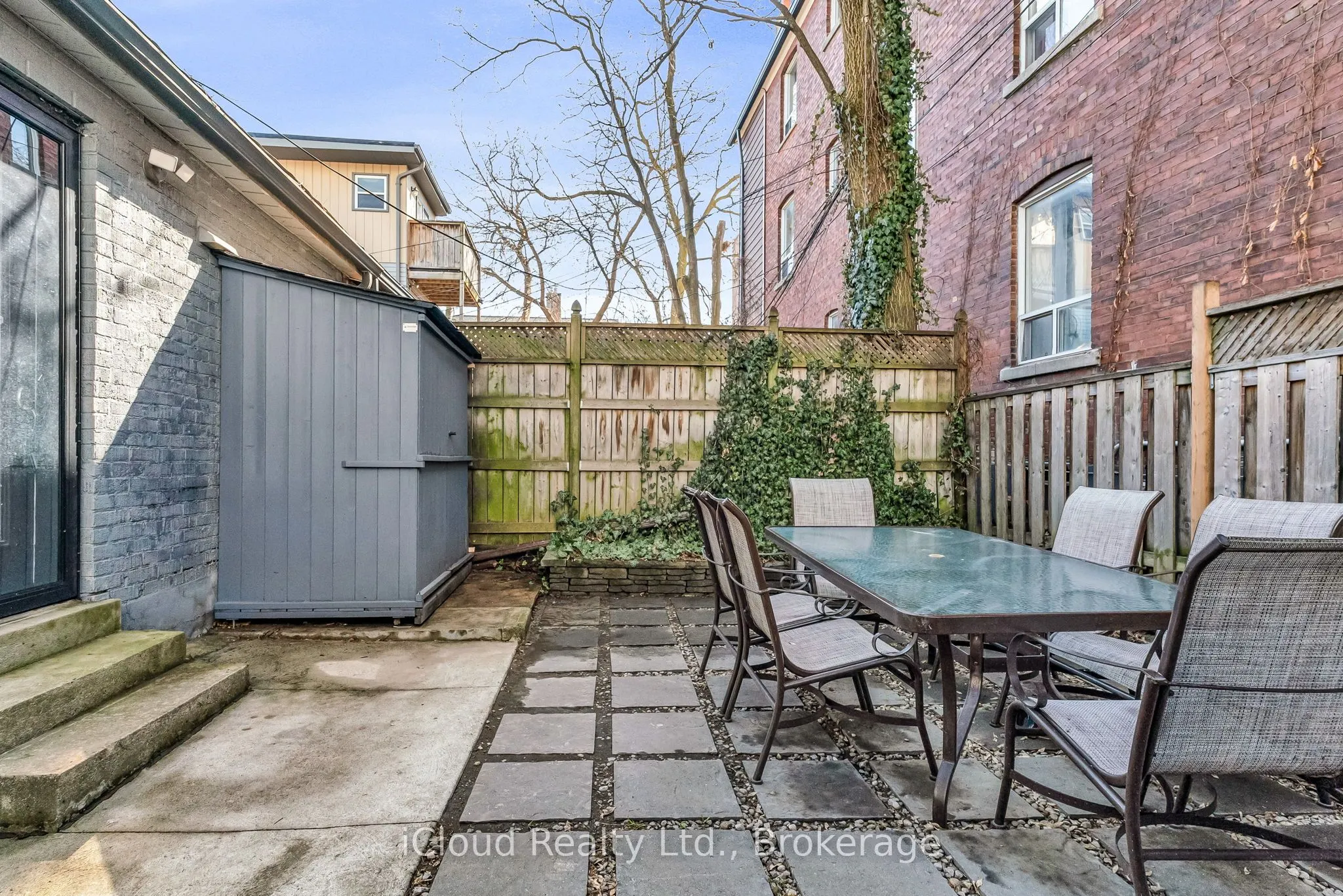 264 Howland Avenue