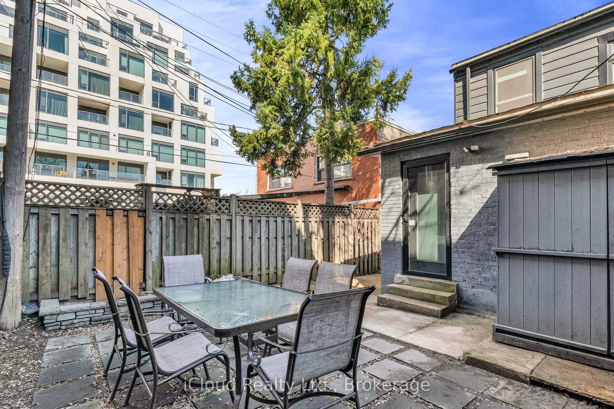 264 Howland Avenue