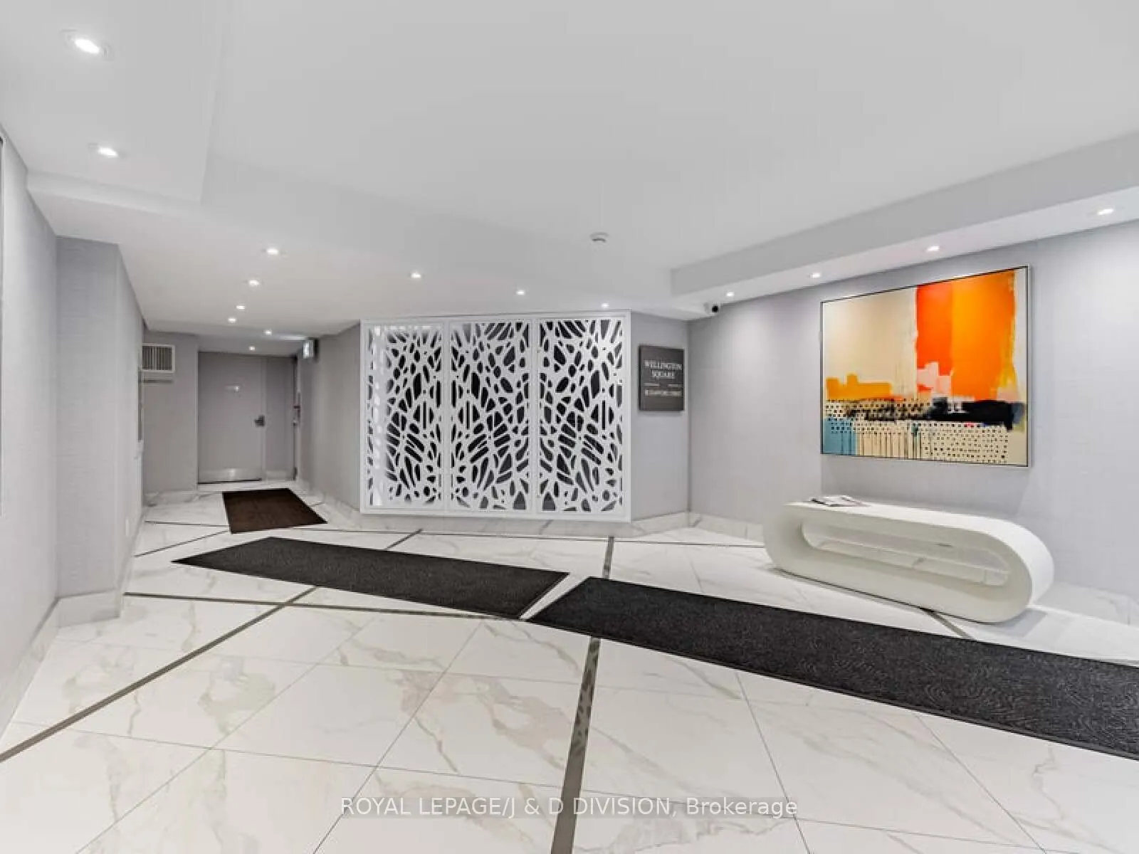 18 Stafford Street, #305