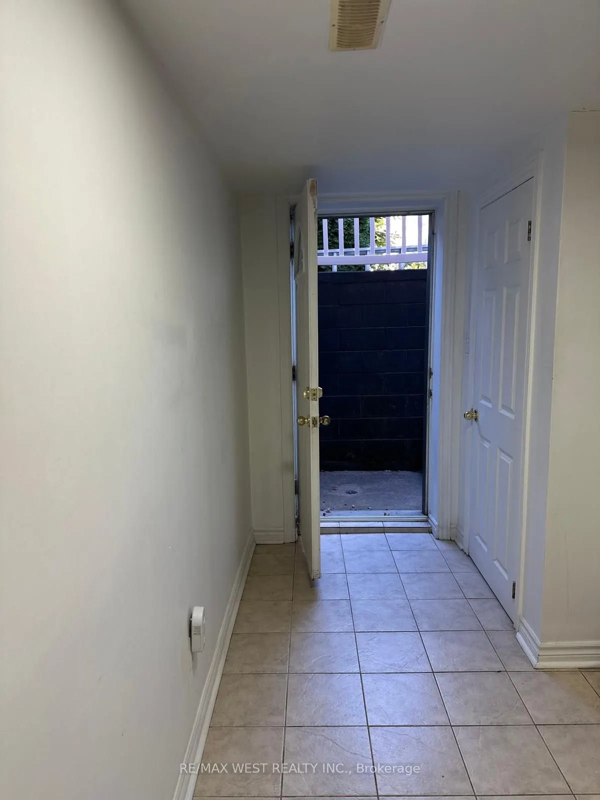 563 Ossington Avenue, #Lower