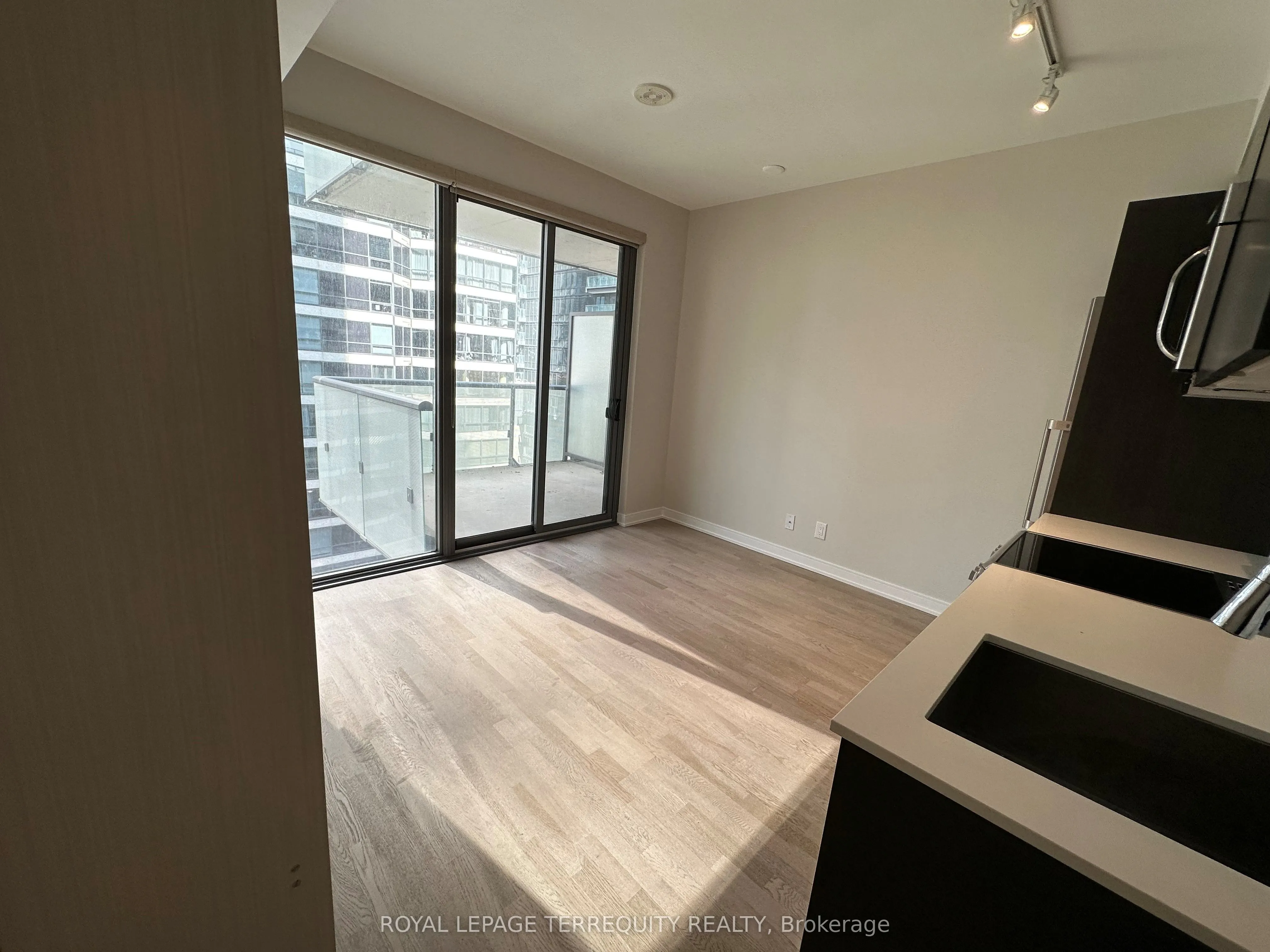 57 St Joseph Street, #904