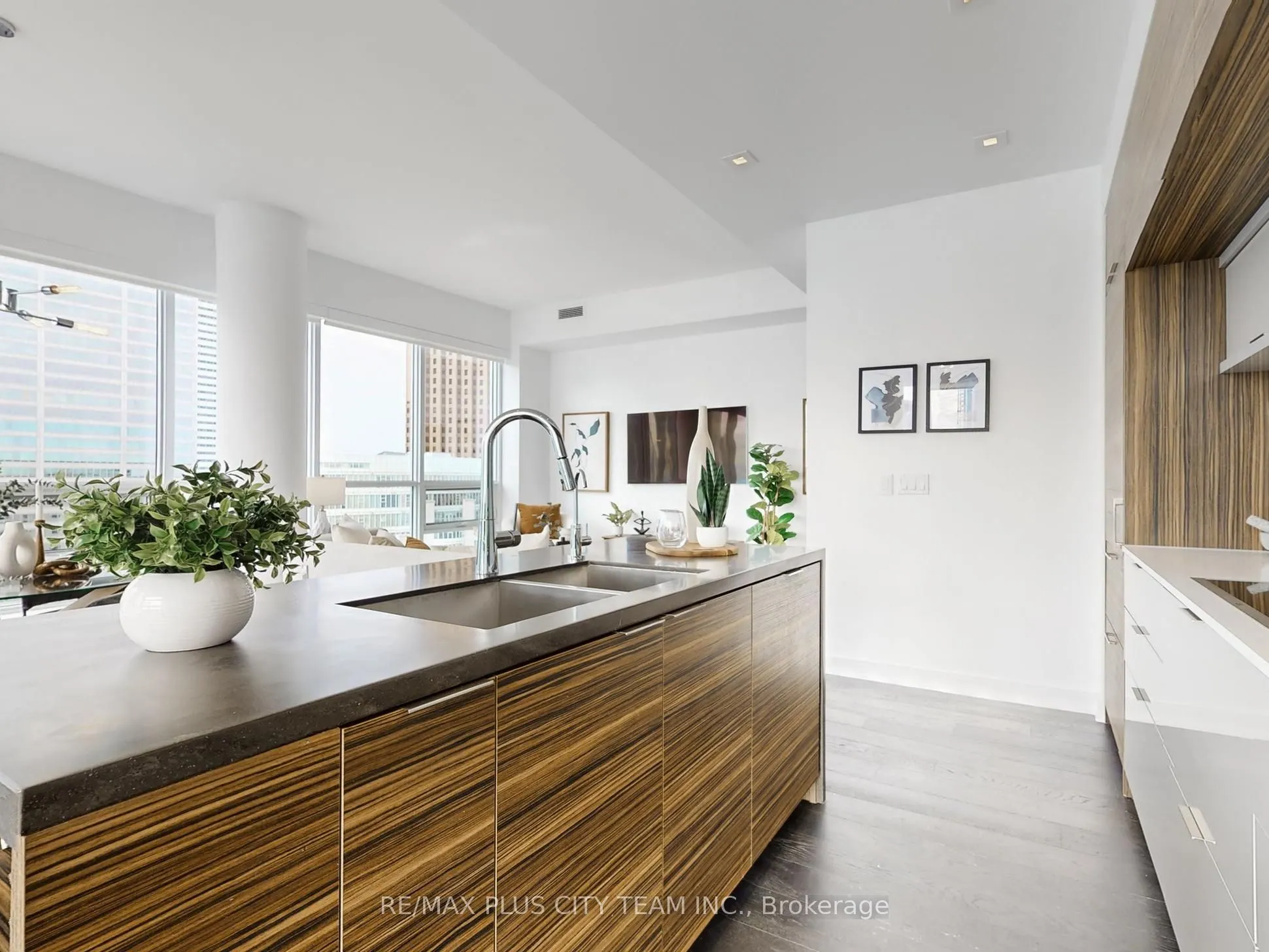 88 Scott Street, #5504
