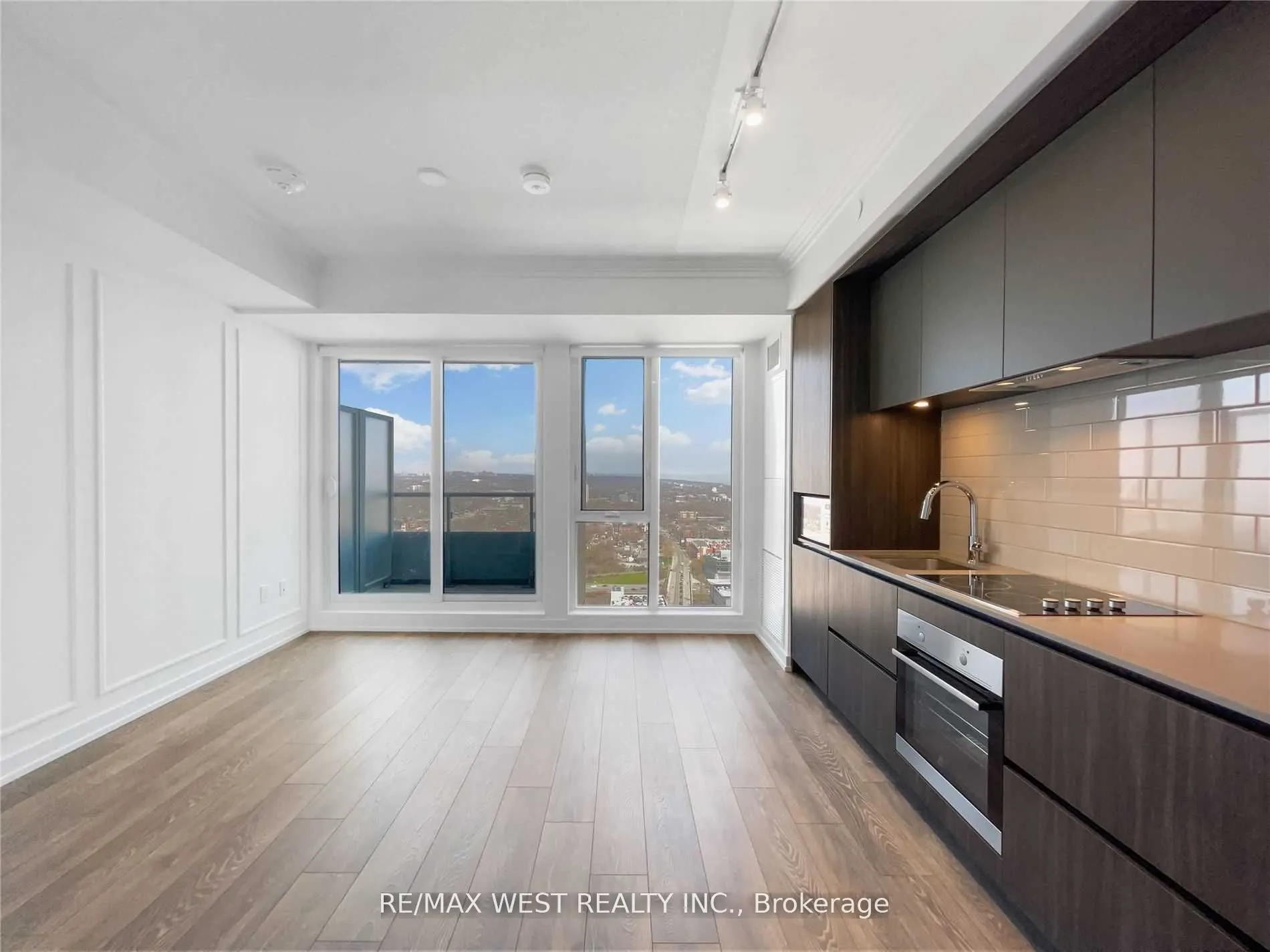 225 Sumach Street, #2802