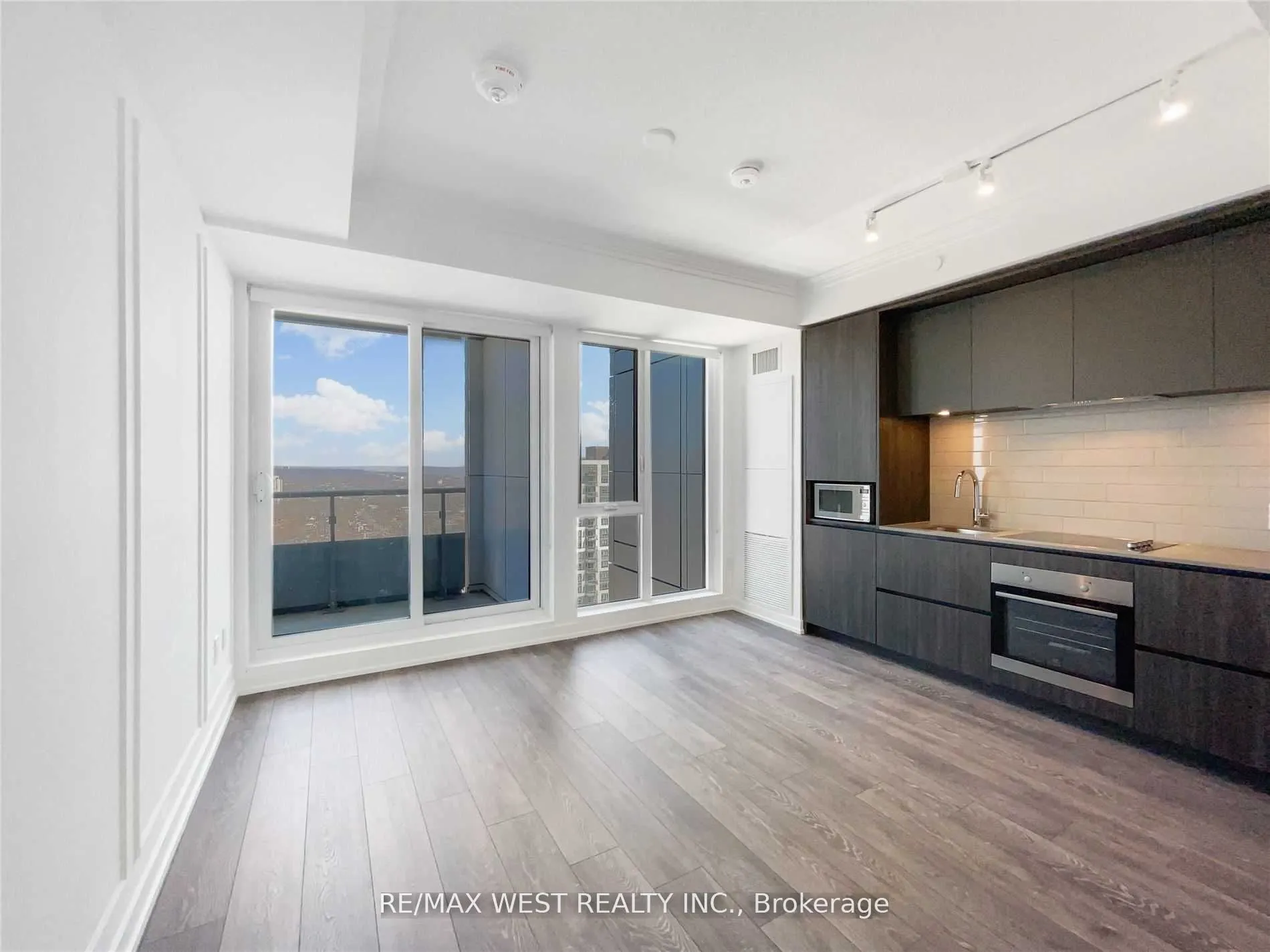 225 Sumach Street, #2802