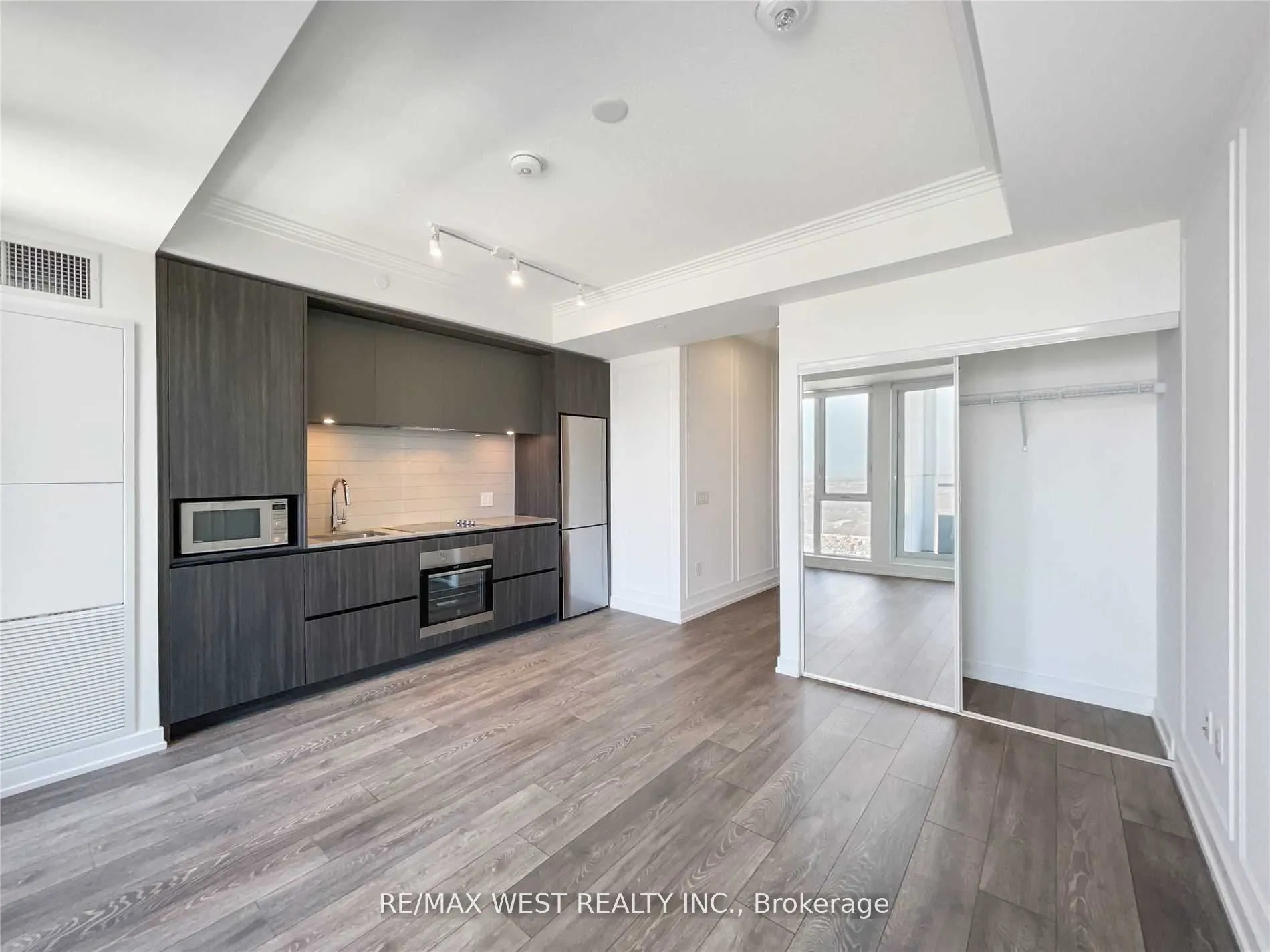 225 Sumach Street, #2802