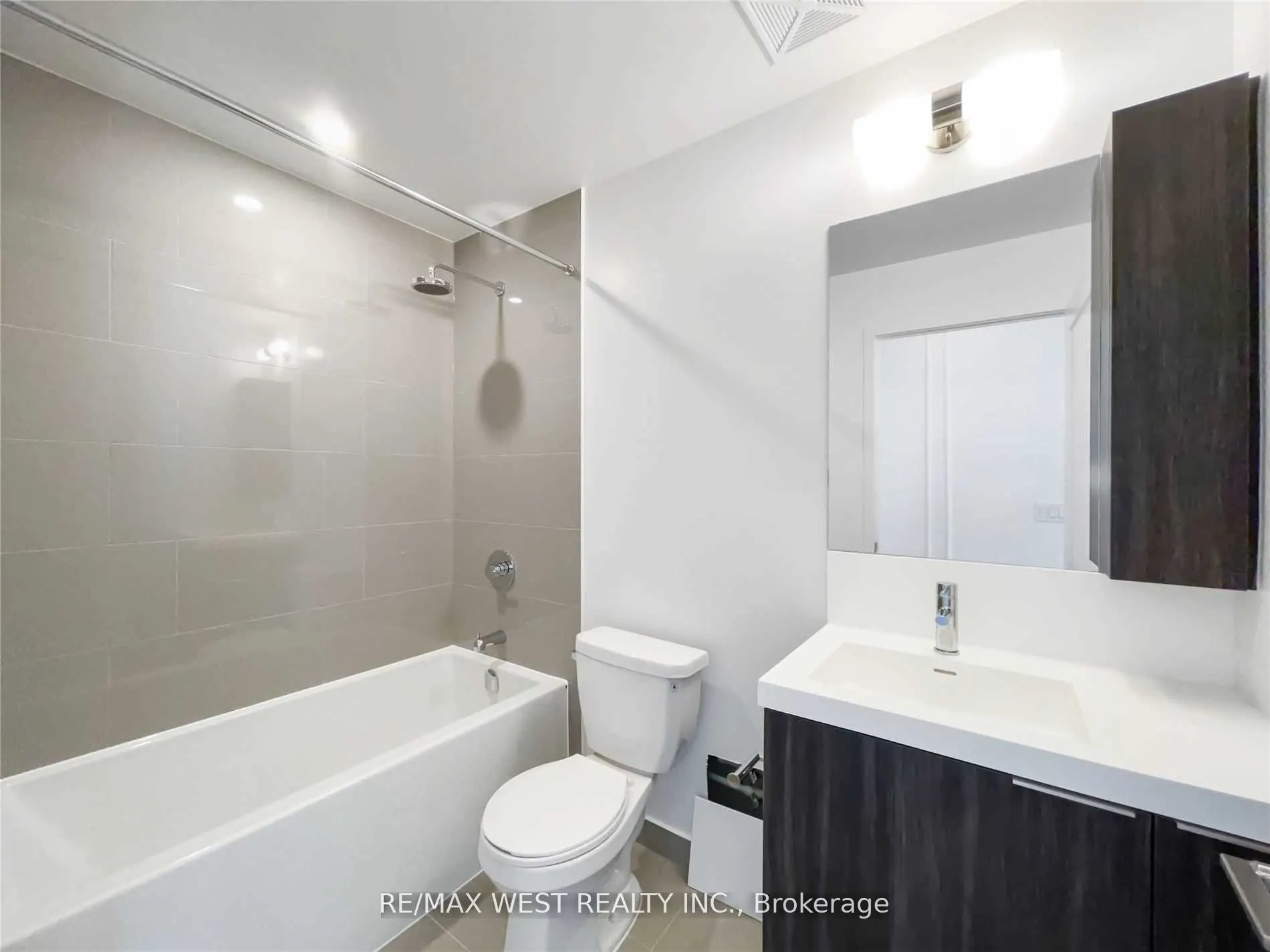 225 Sumach Street, #2802