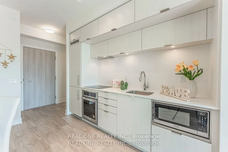 80 Vanauley Street, #303