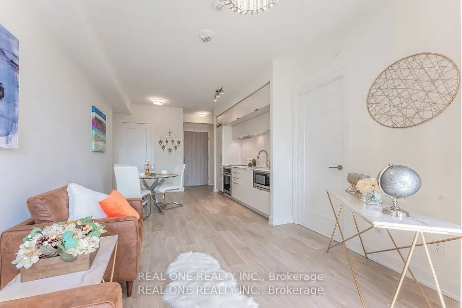 80 Vanauley Street, #303