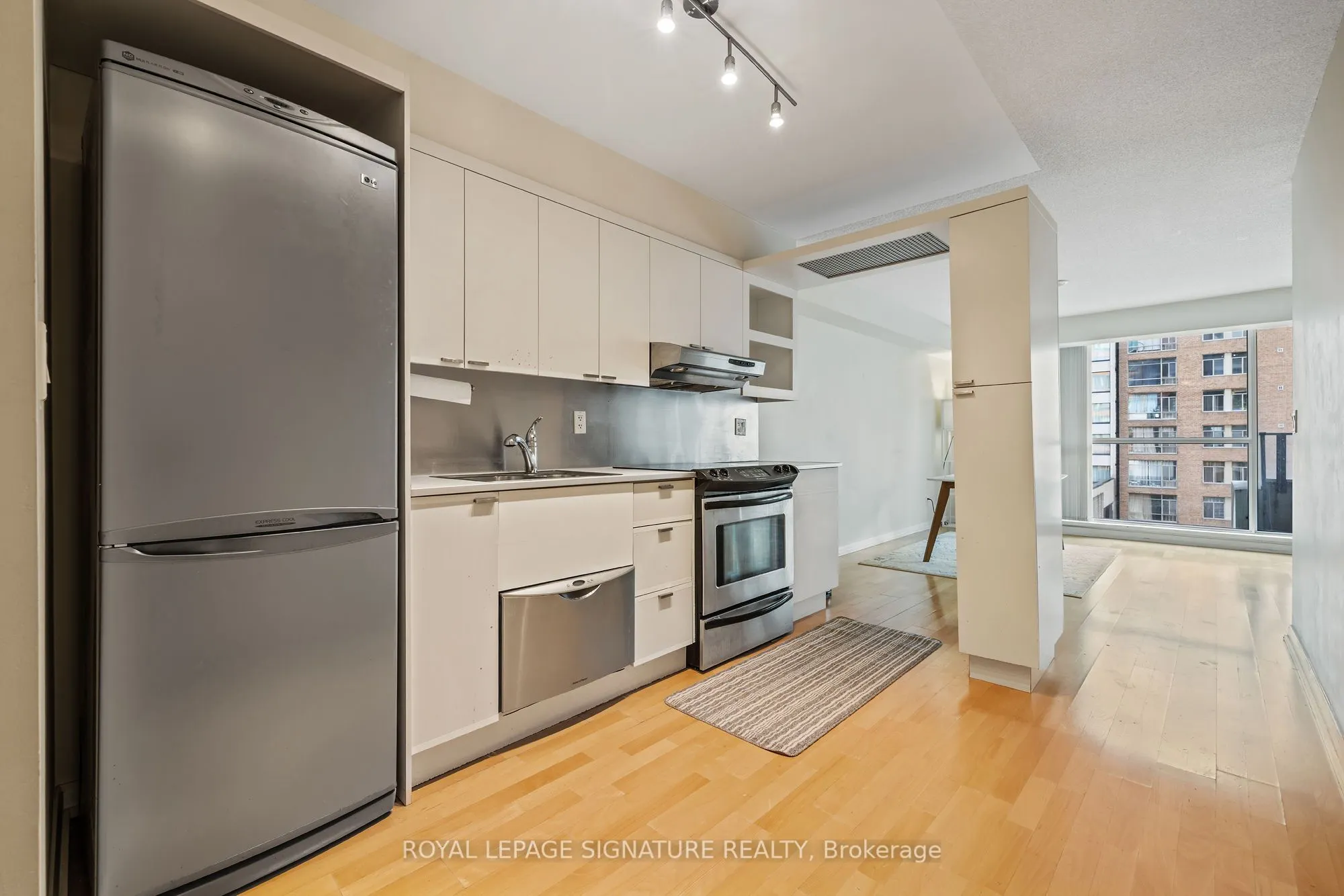 111 Elizabeth Street, #915