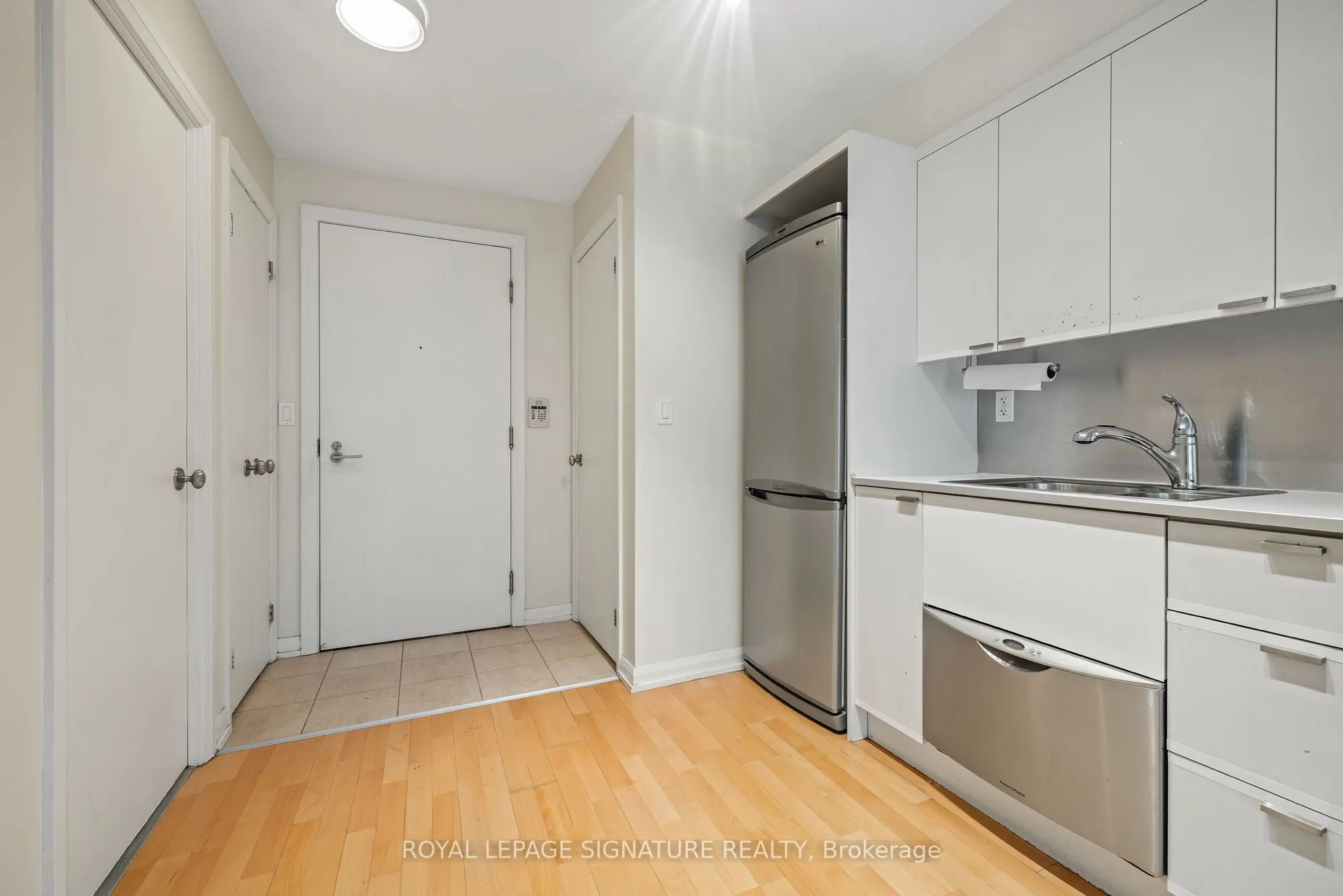 111 Elizabeth Street, #915