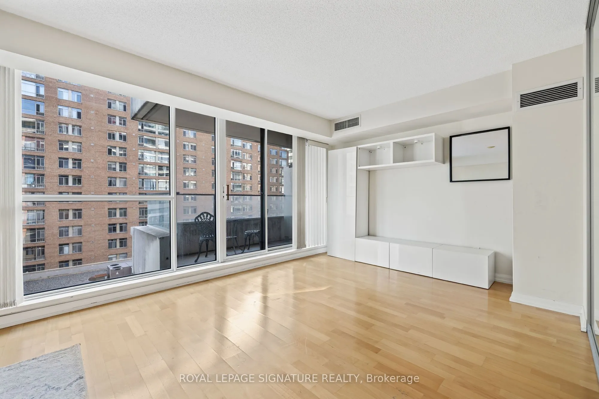 111 Elizabeth Street, #915