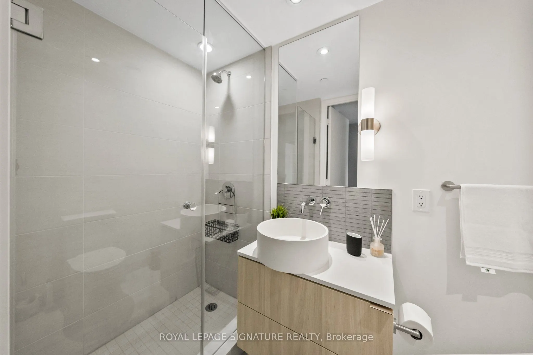 161 Roehampton Avenue, #2711