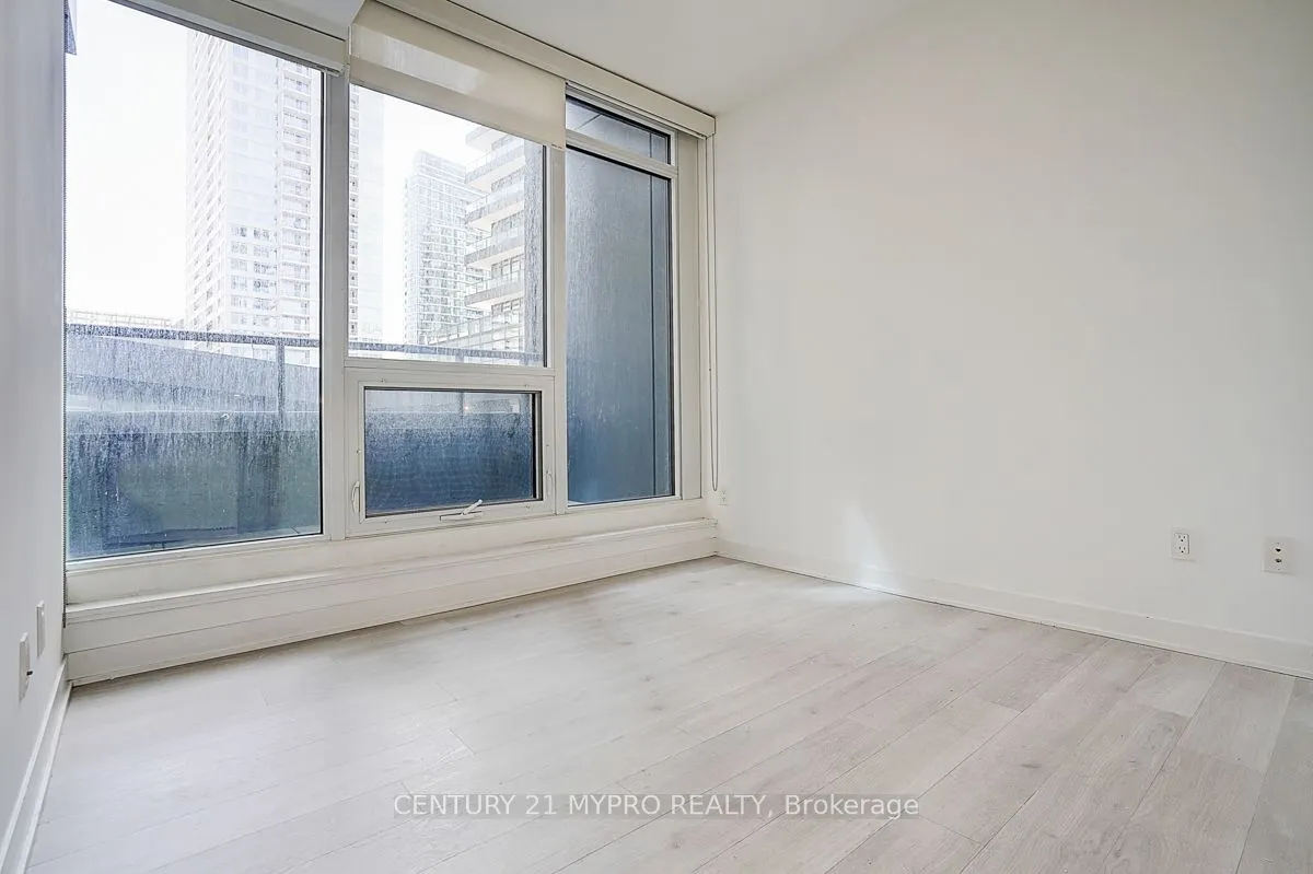 90 Queens Wharf Road, #210