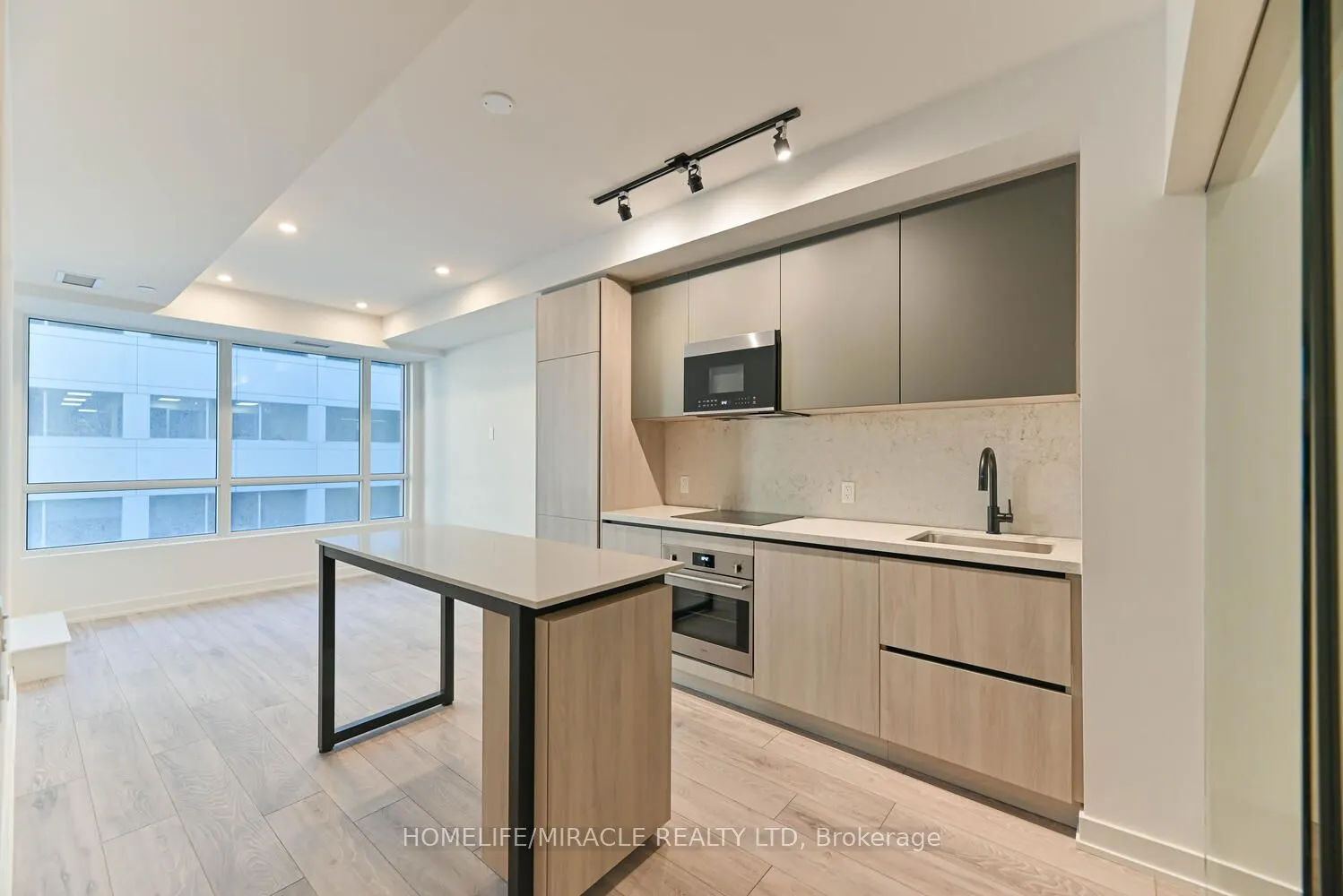 108 Peter Street, #505